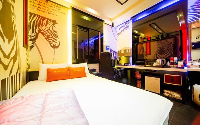 room detail thumbnail 1