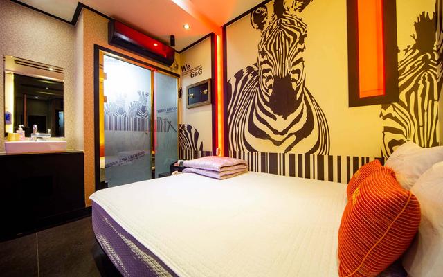 room detail thumbnail 2