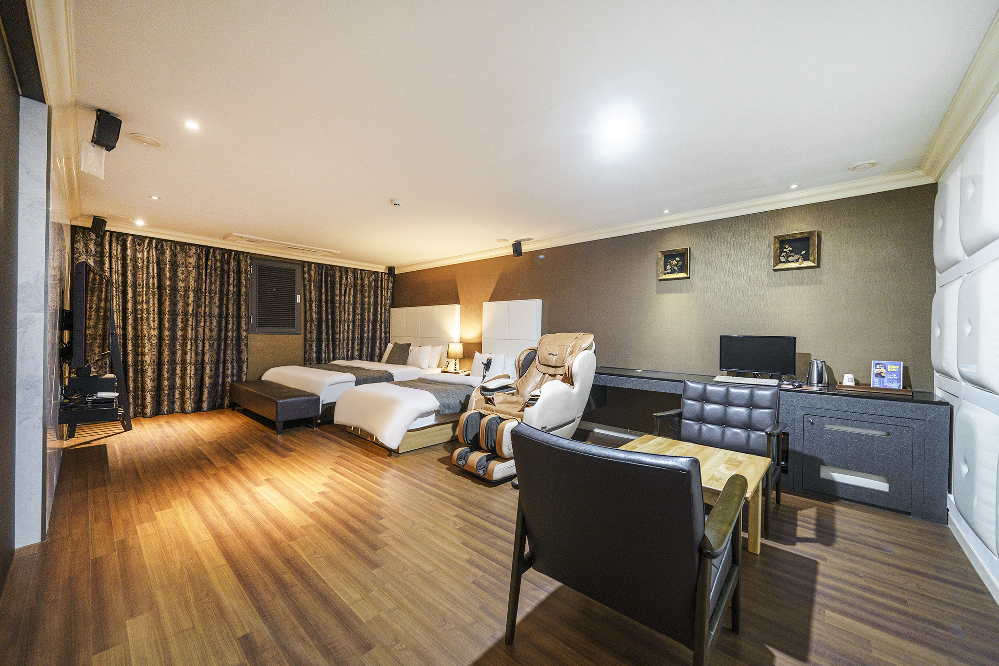 room detail thumbnail 1