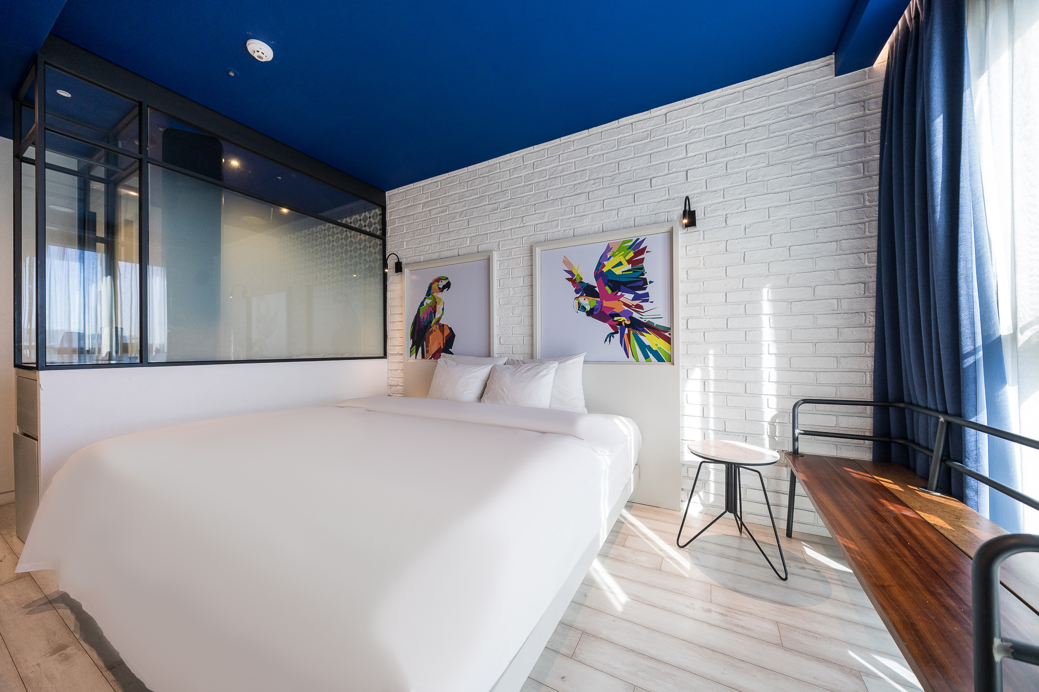 room detail thumbnail 1