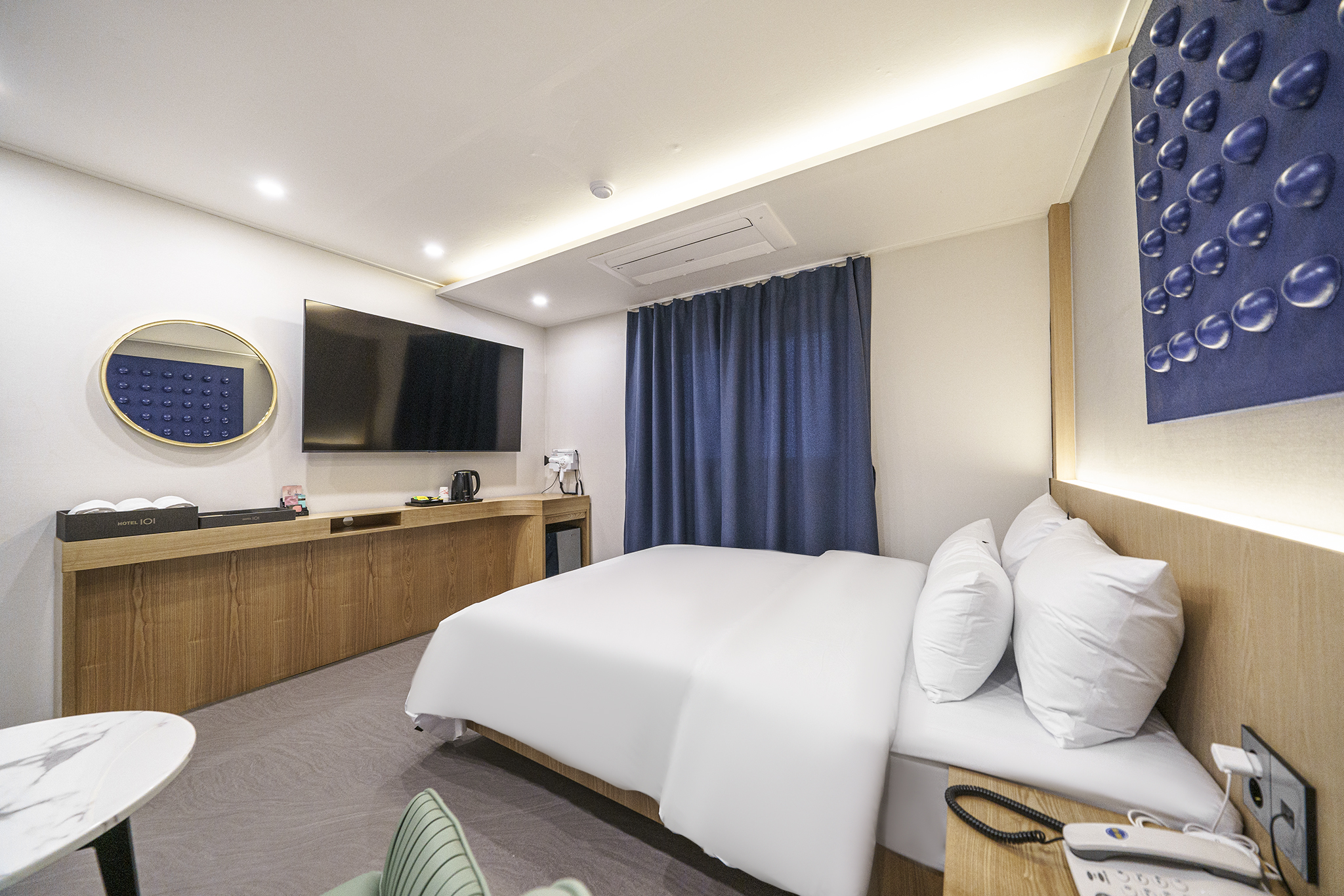 room detail thumbnail 2