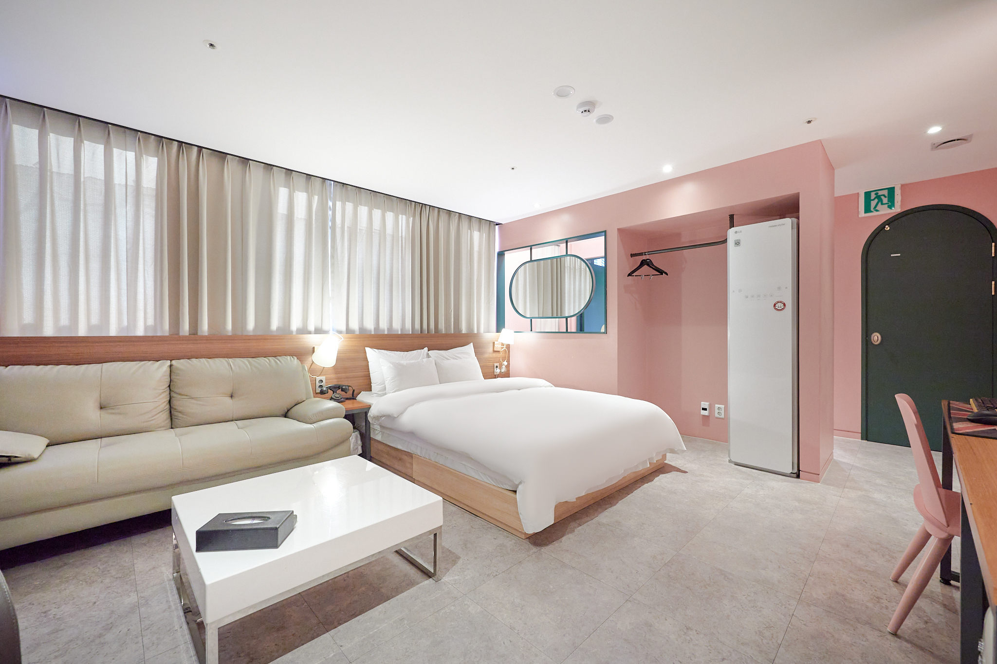 room detail thumbnail 2