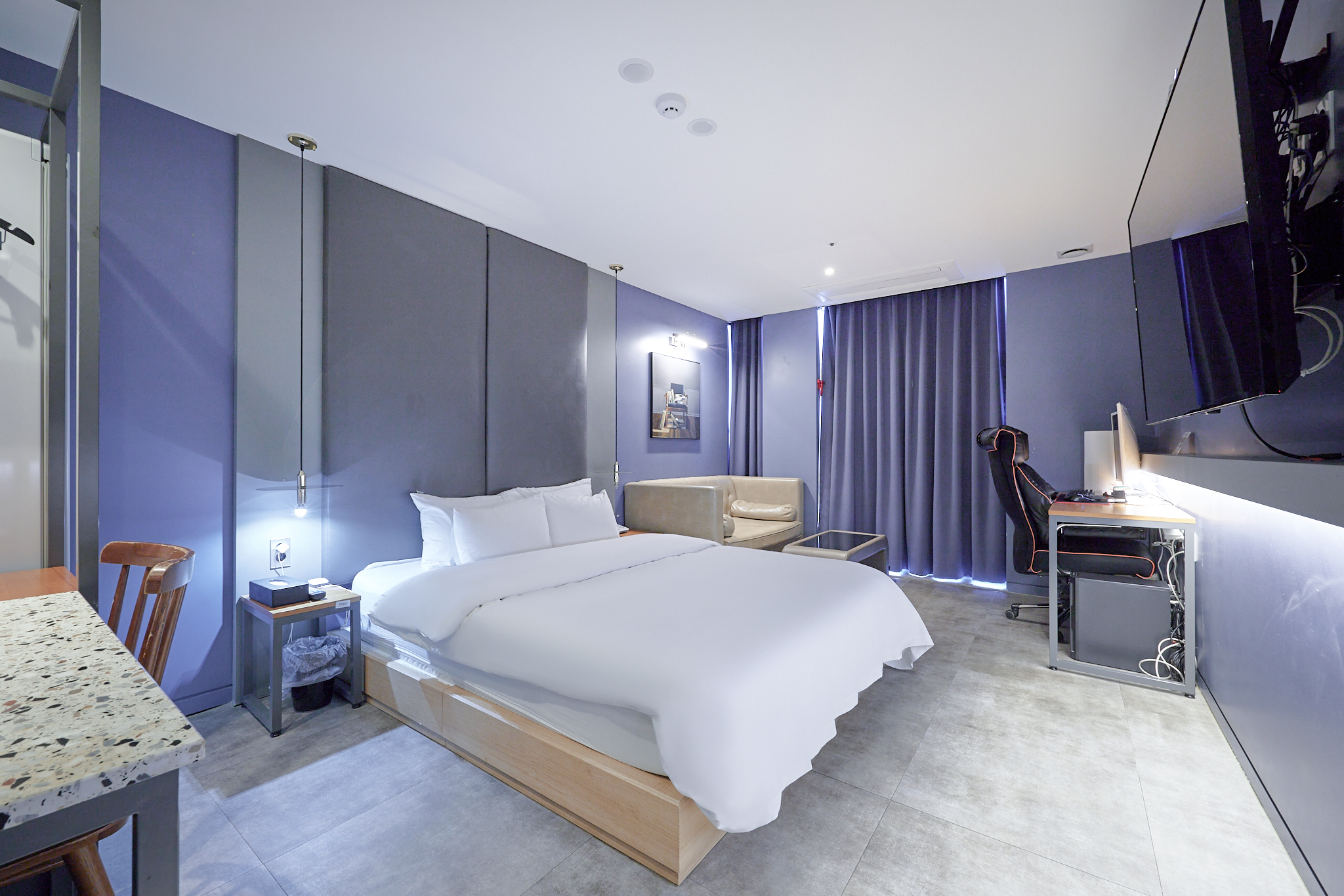 room detail thumbnail 1