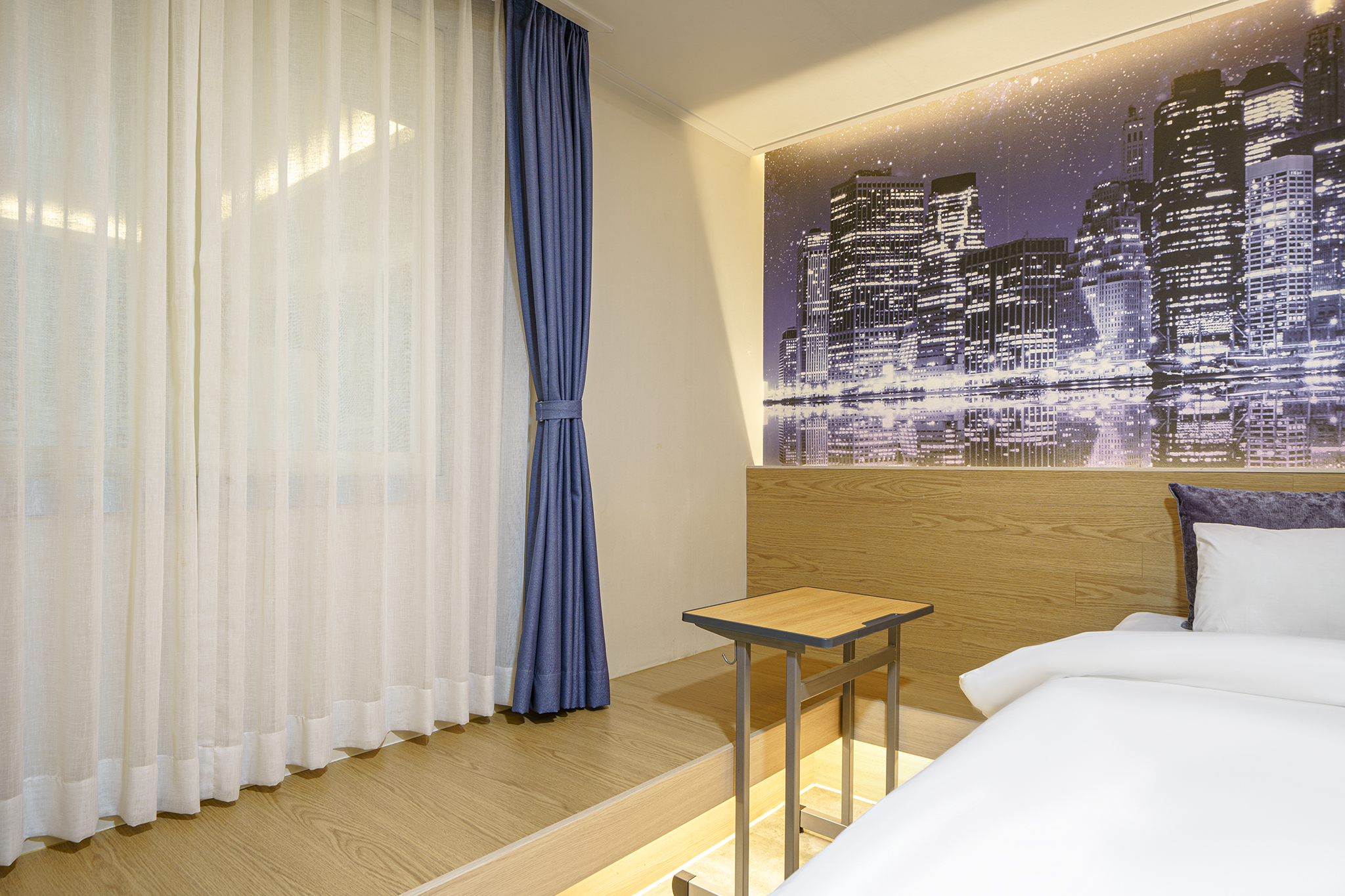 room detail thumbnail 2