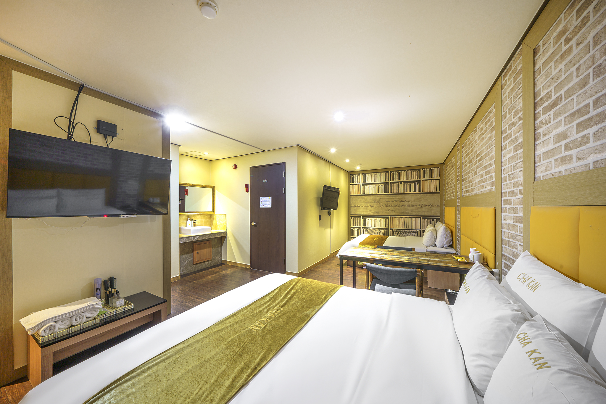 room detail thumbnail 2