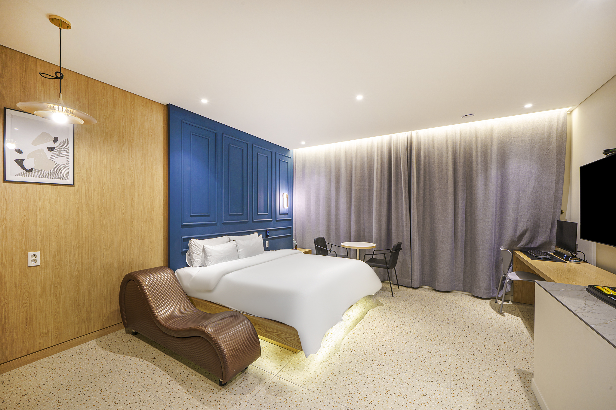 room detail thumbnail 0