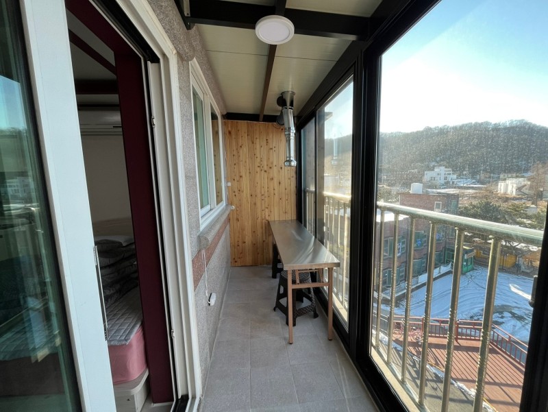 https://yaimg.yanolja.com/v5/2023/03/21/14/6419bf7ba2c457.65444392.jpg