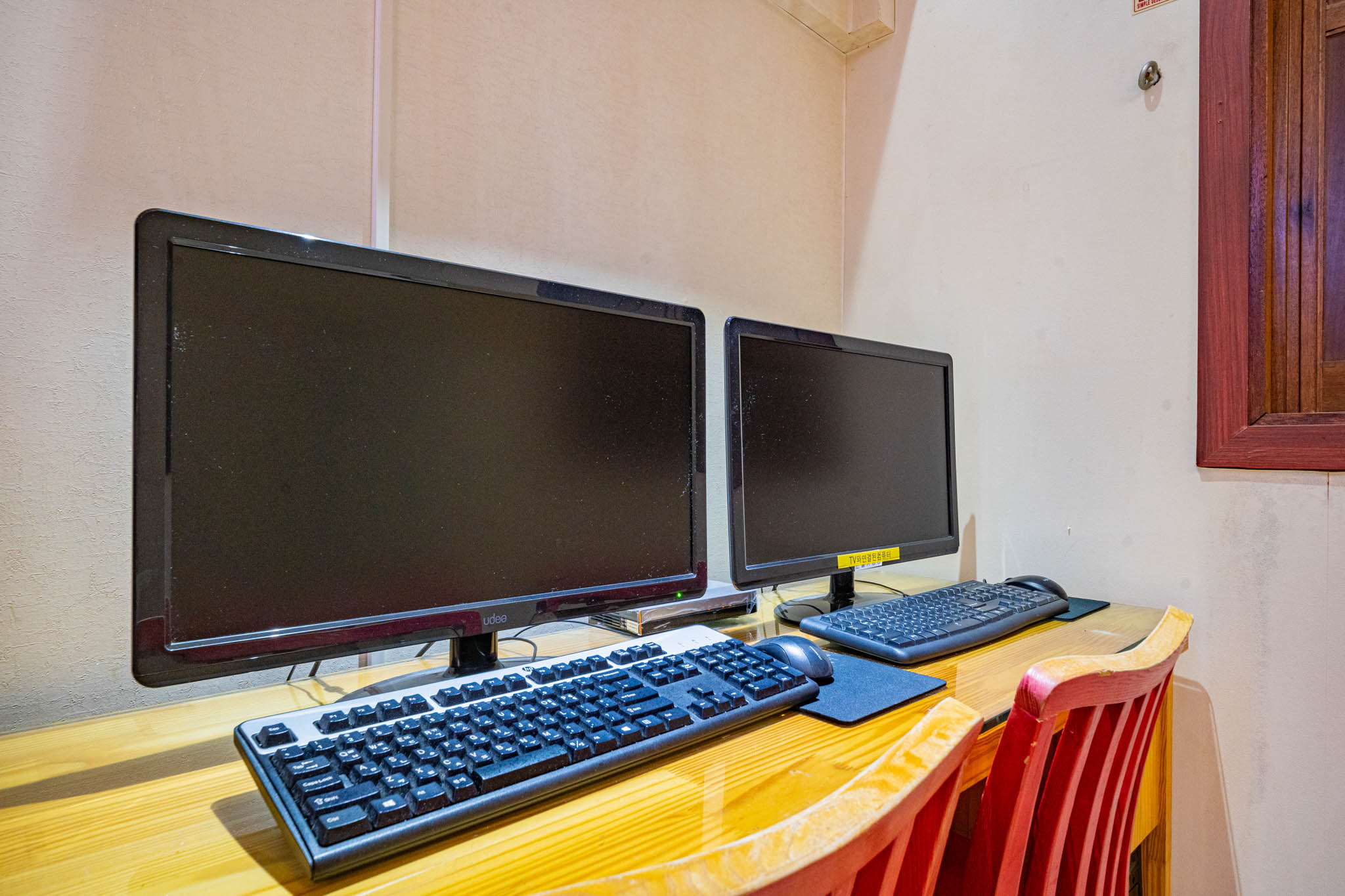 room detail thumbnail 2