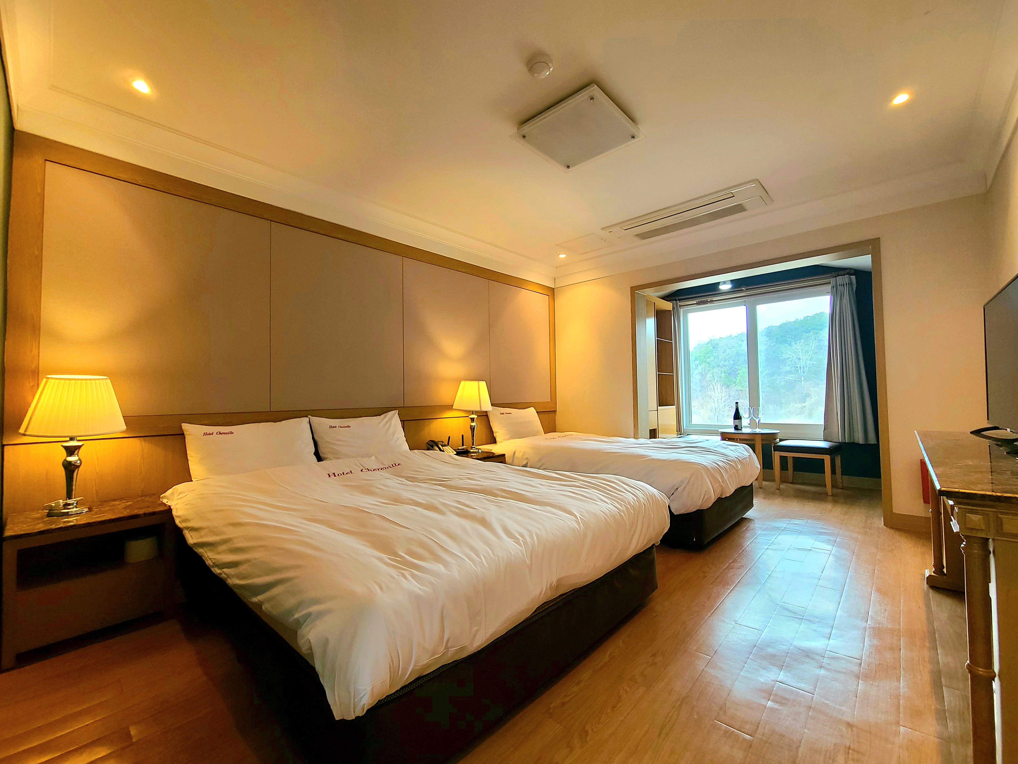 room detail thumbnail 2