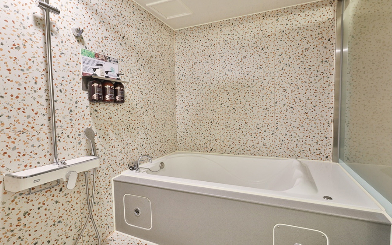 room detail thumbnail 1