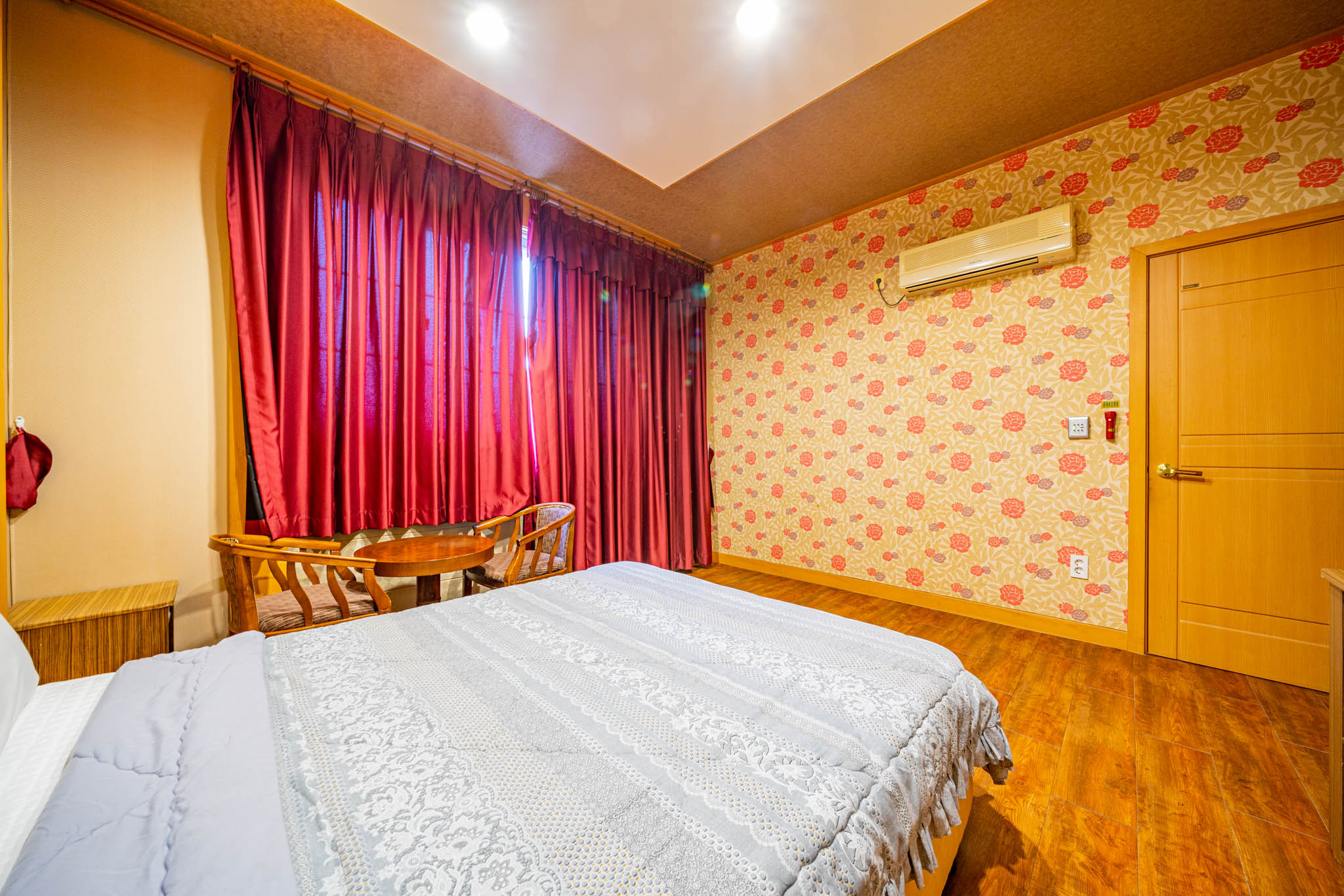 room detail thumbnail 1