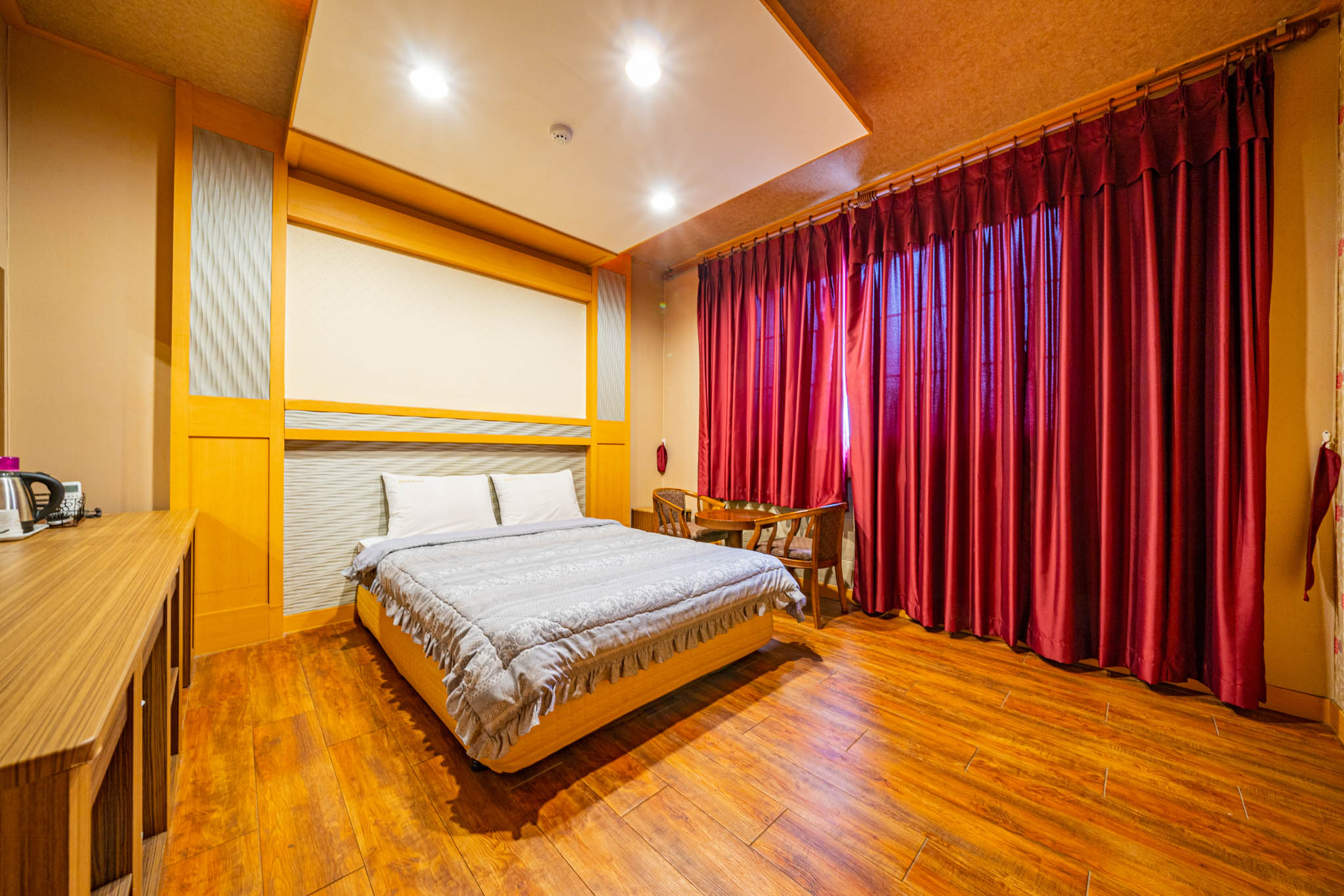 room detail thumbnail 2