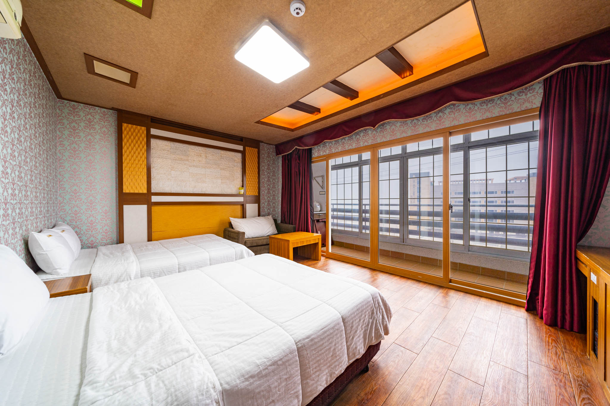 room detail thumbnail 2