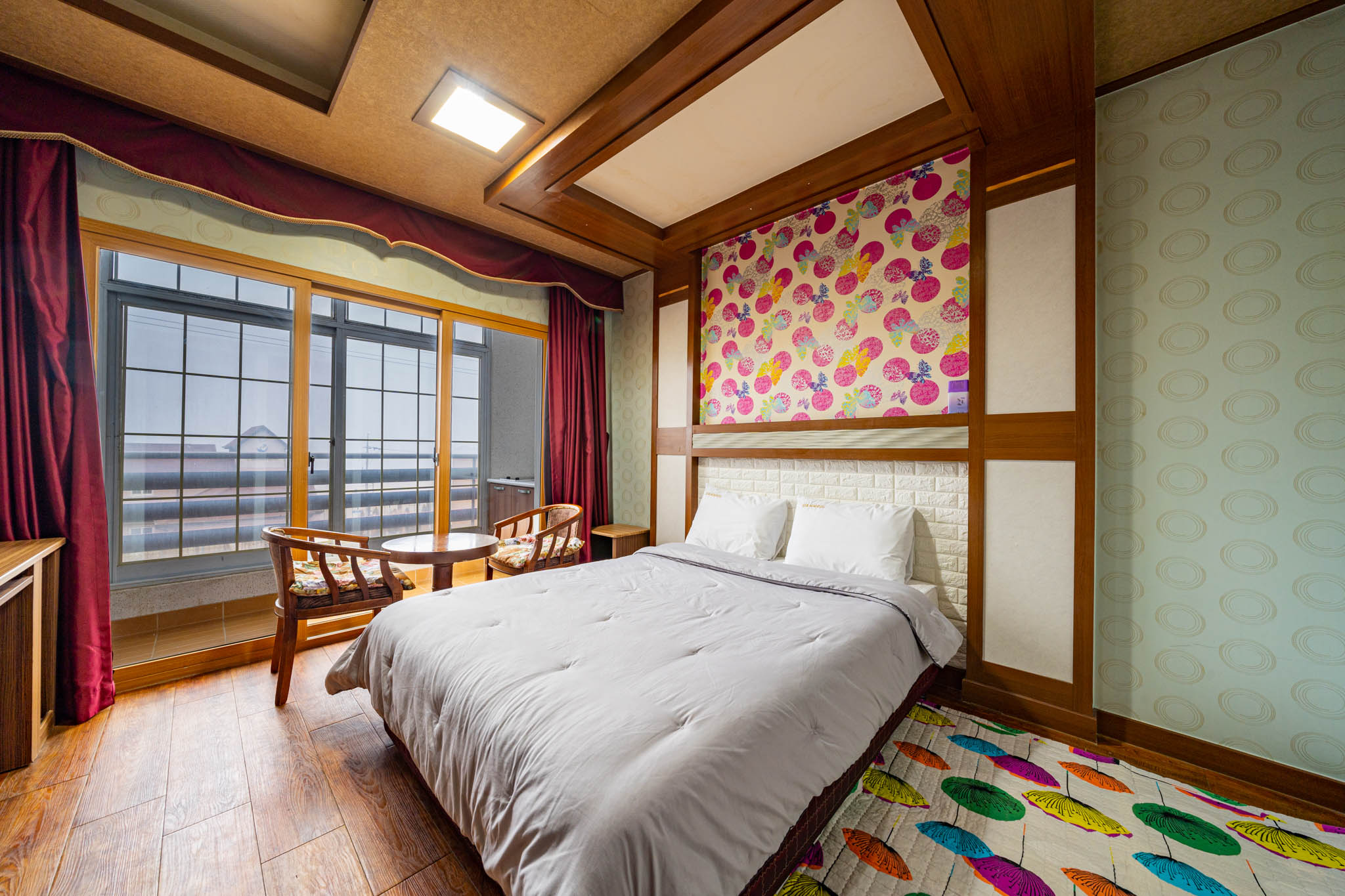 room detail thumbnail 2