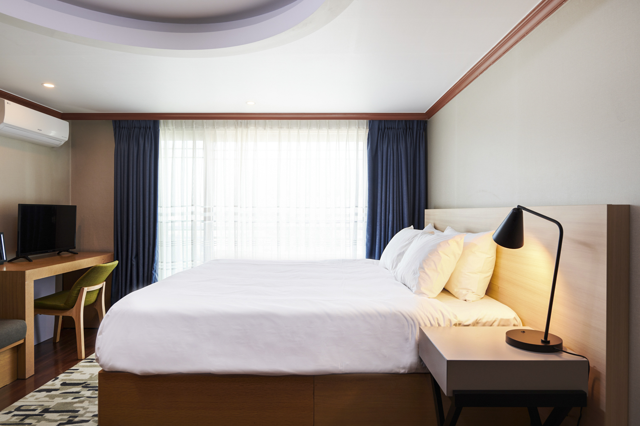 room detail thumbnail 2