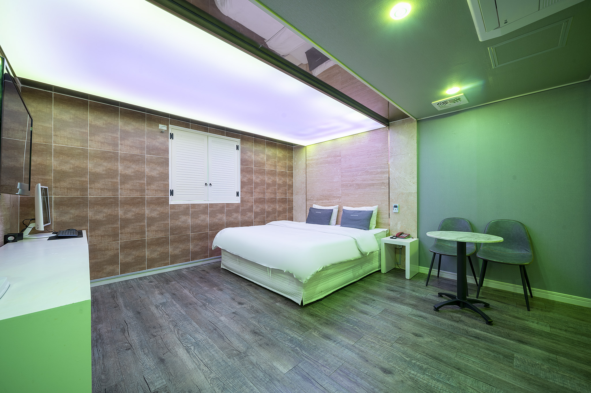 디럭스Bㅣ고사양노하드PC(OTT 6종 무료ㅣ라텍스침대ㅣ스파월풀)