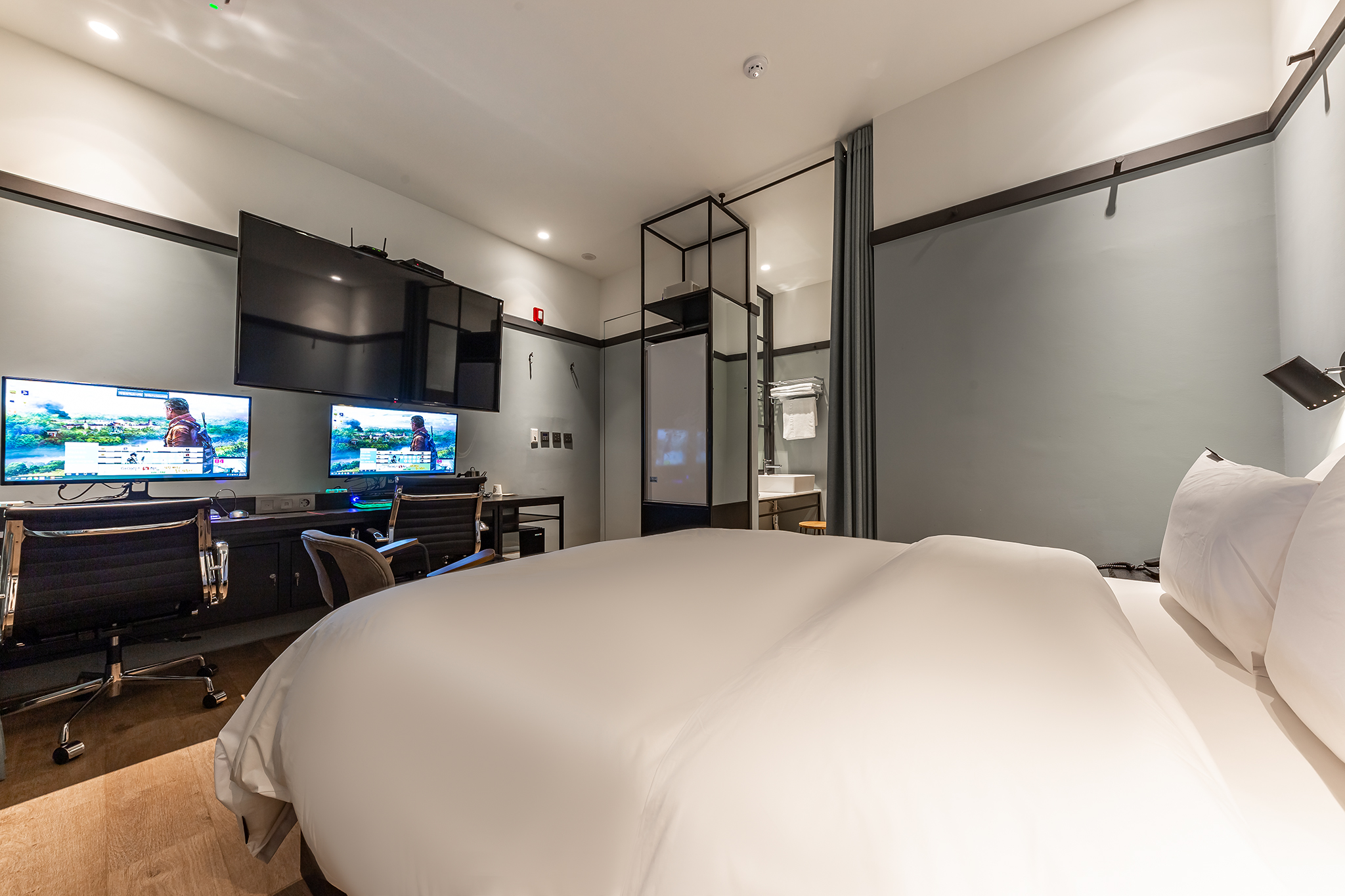 room detail thumbnail 2