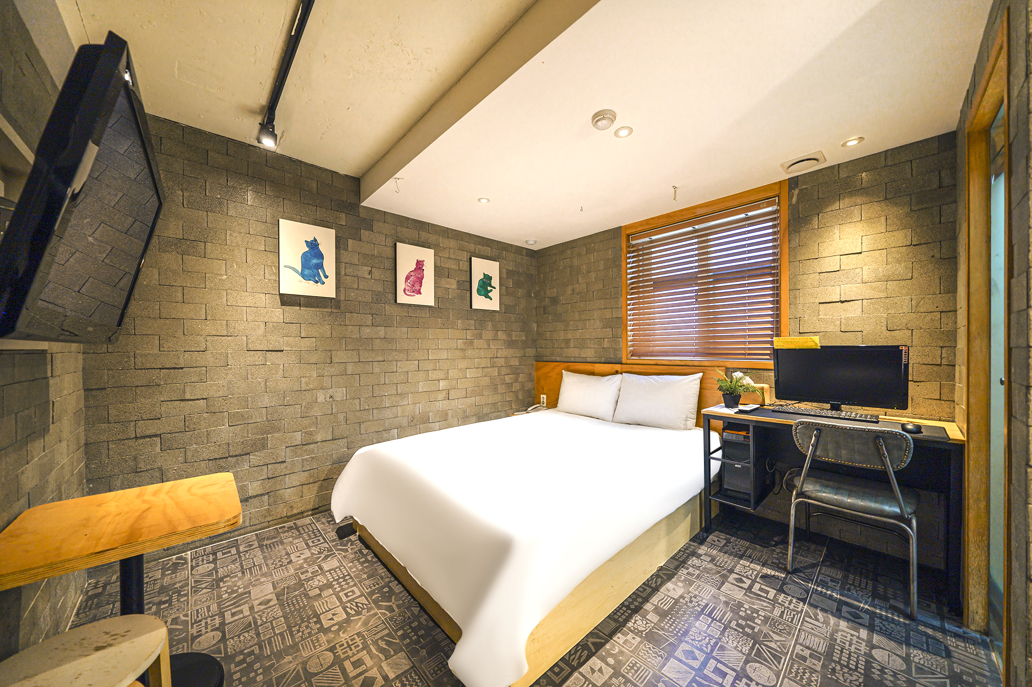 room detail thumbnail 0