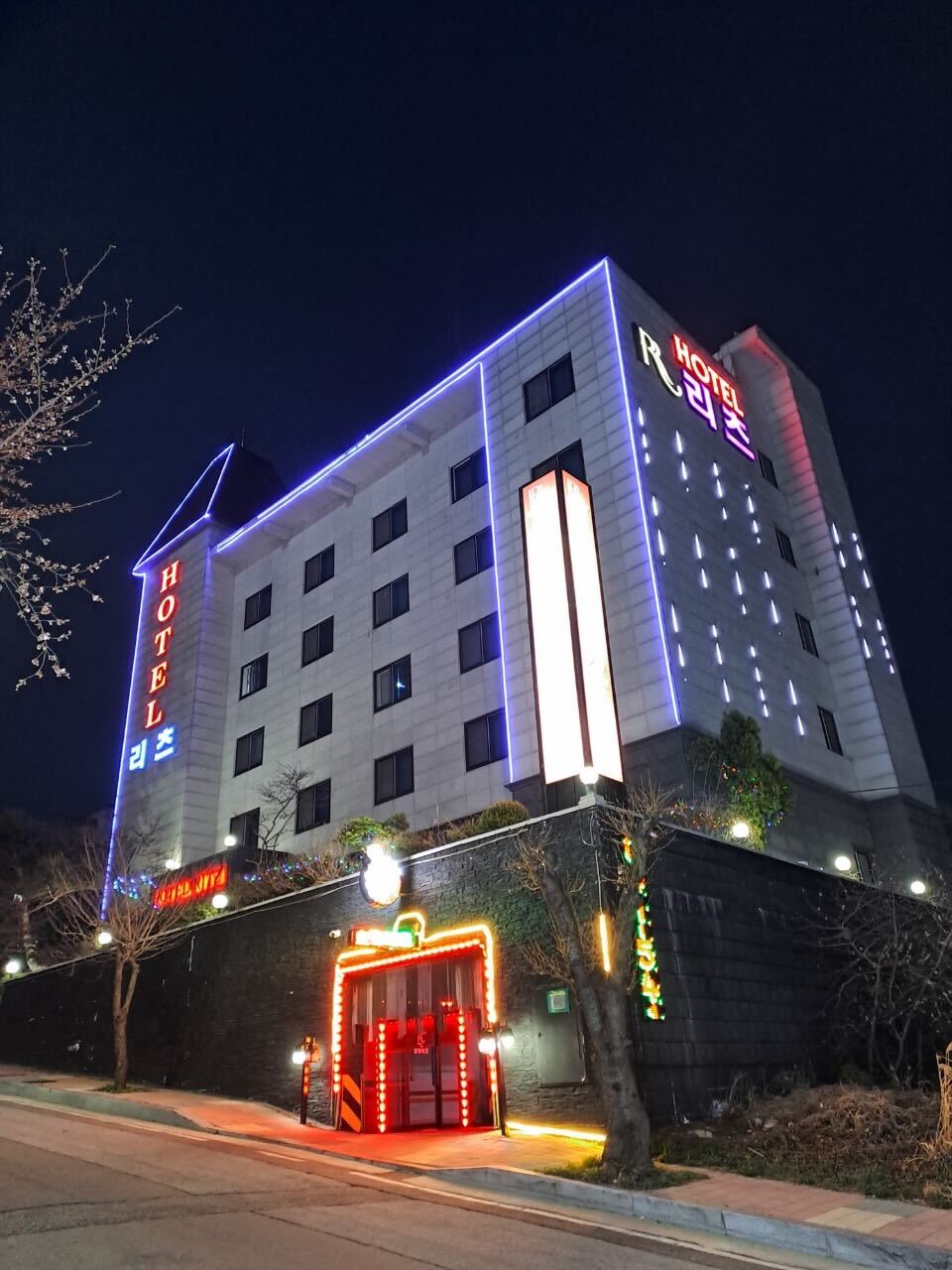 아산 리츠 외관