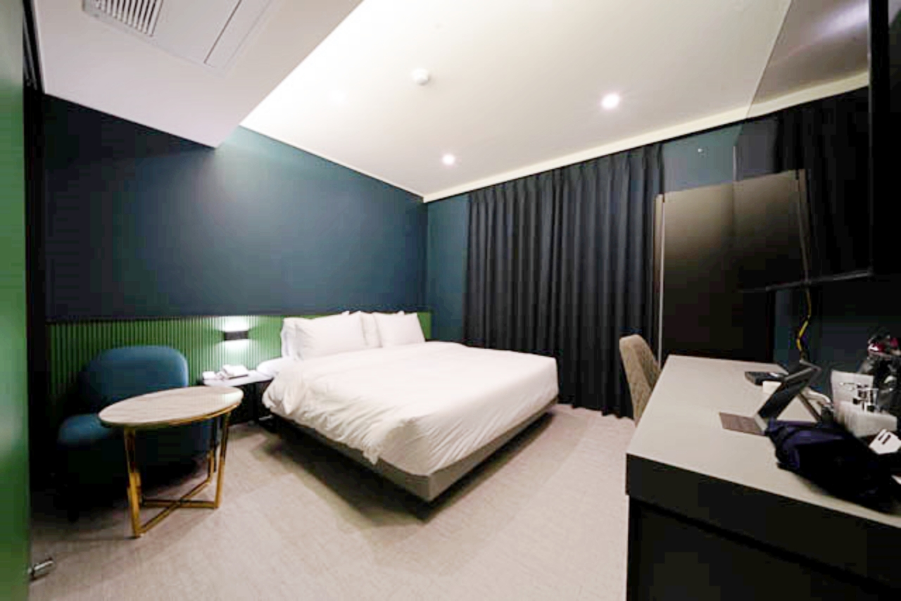 room detail thumbnail 0