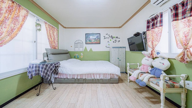 room detail thumbnail 0