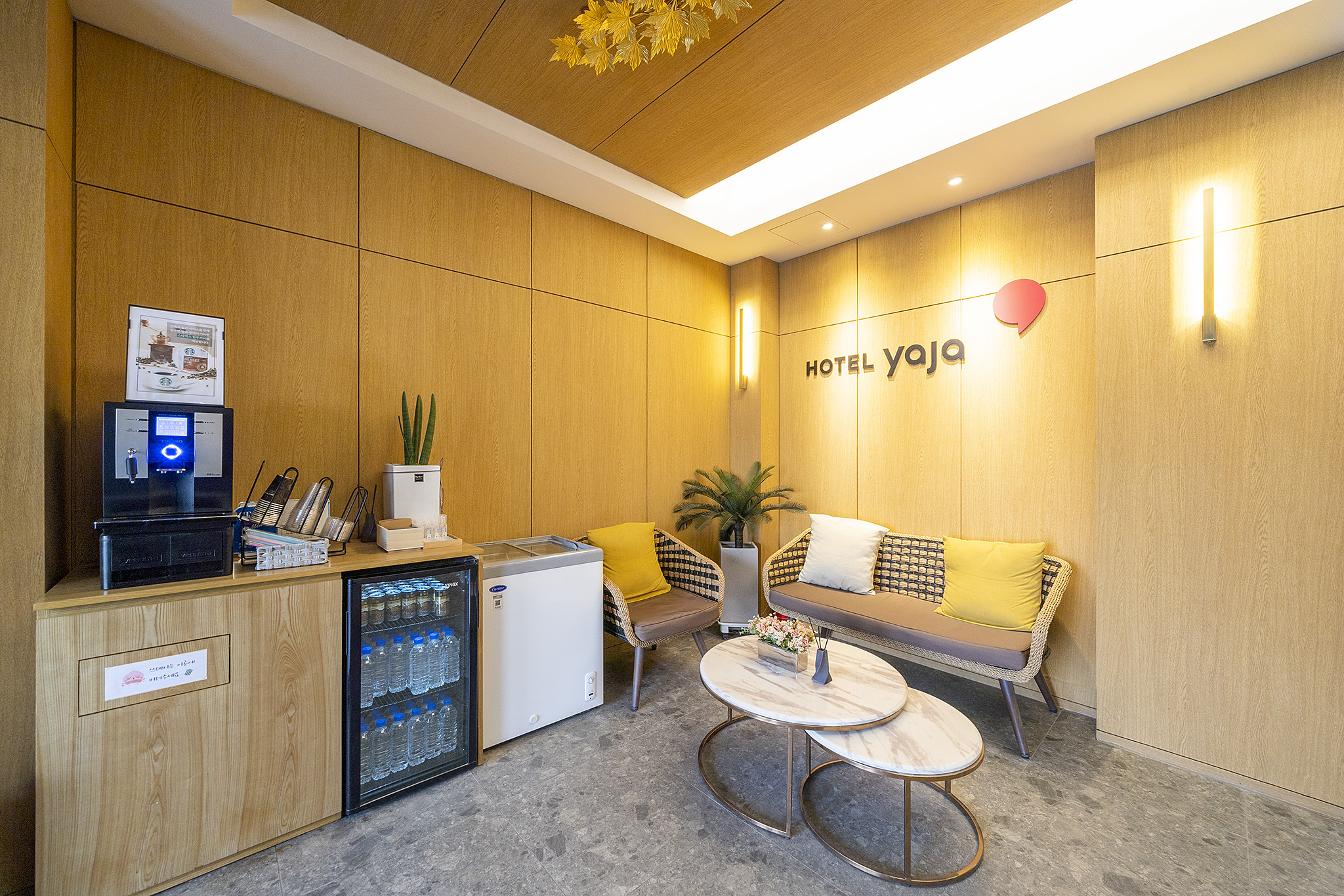 충주 YAJA 충주역점 로비·리셉션
