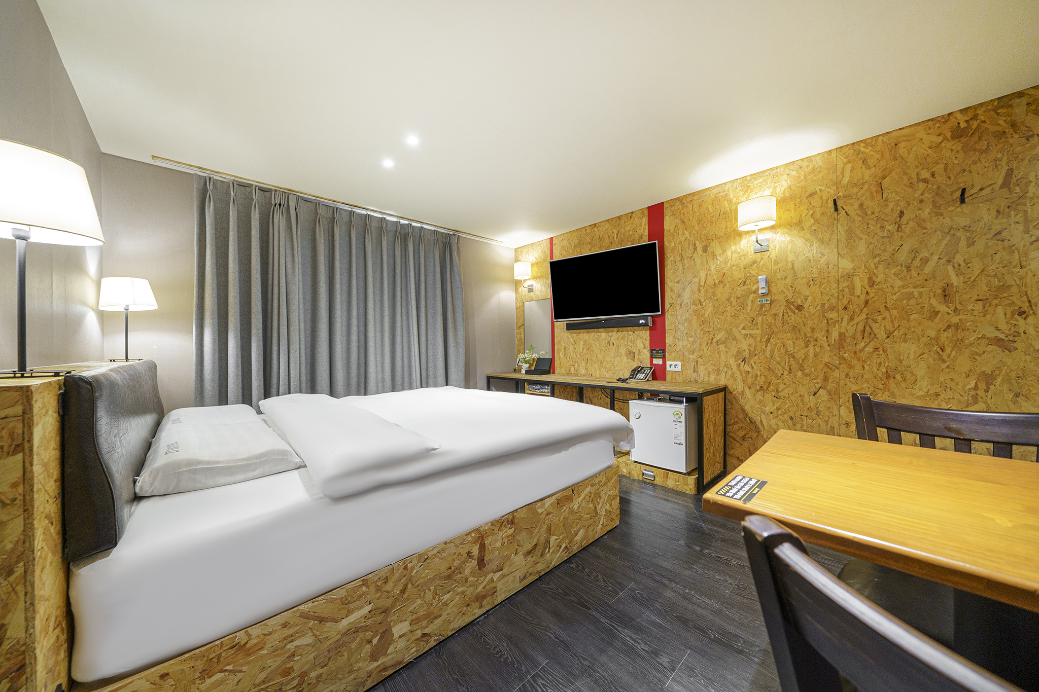 room detail thumbnail 2