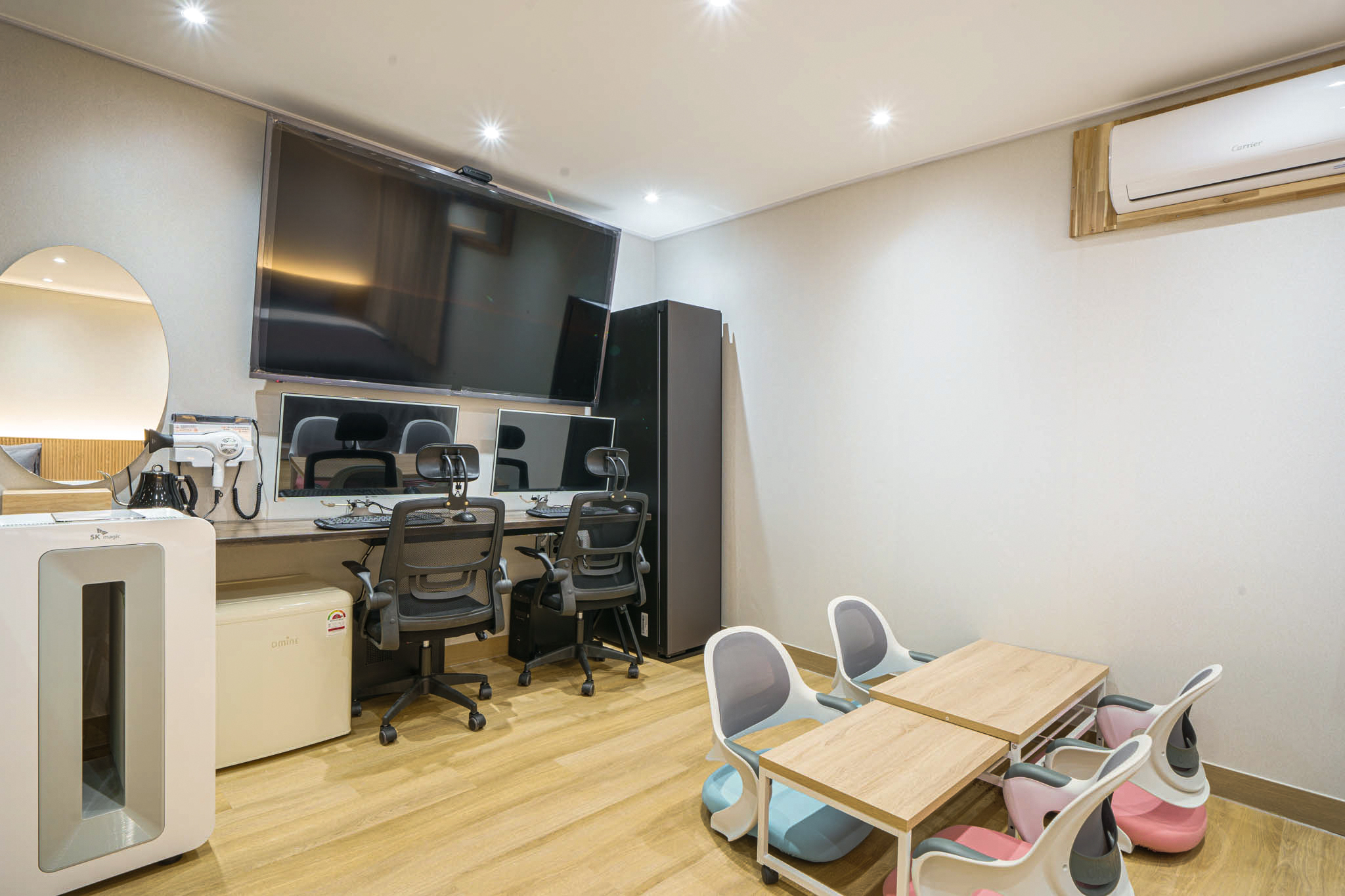 room detail thumbnail 2