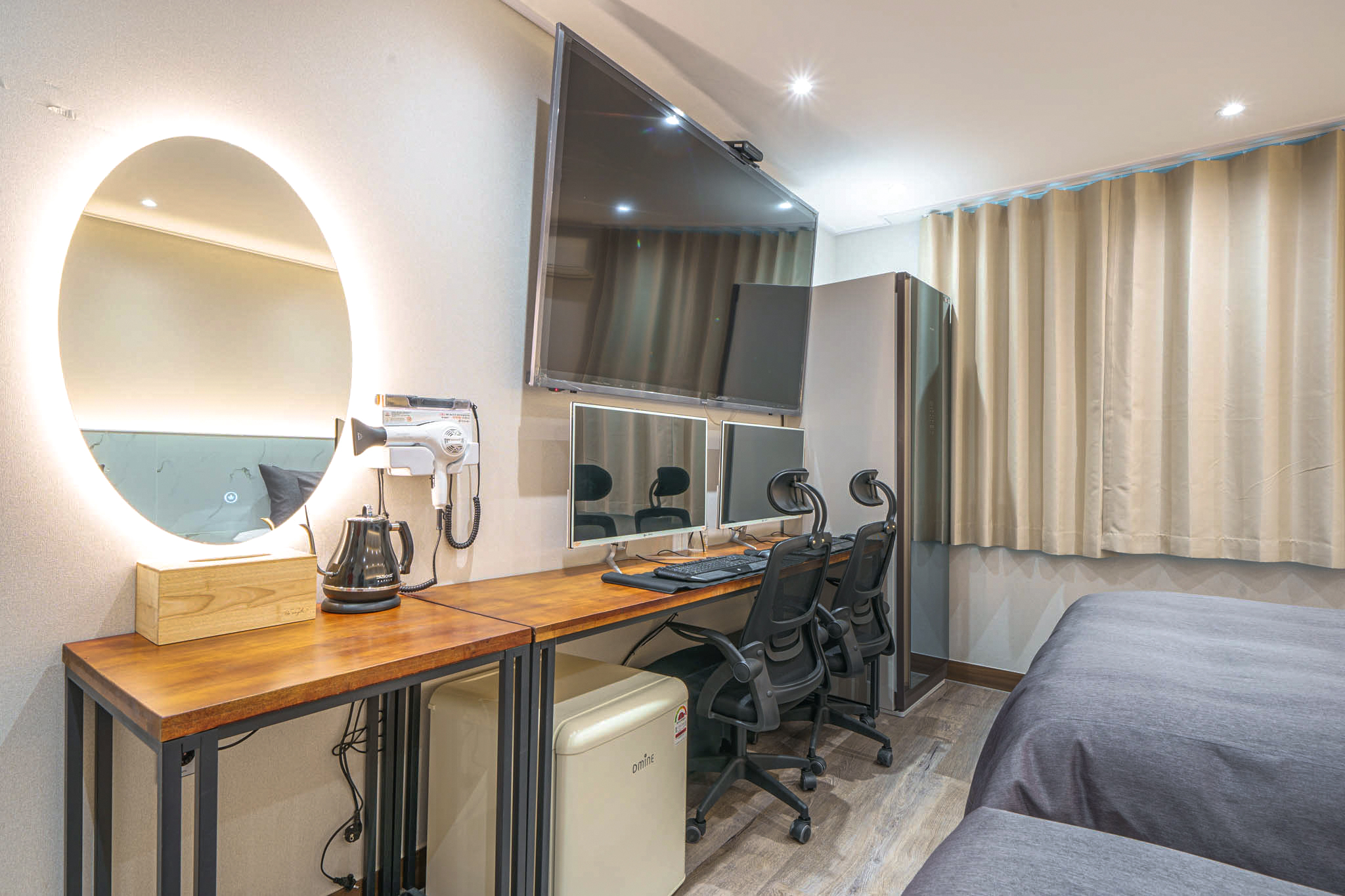 room detail thumbnail 1