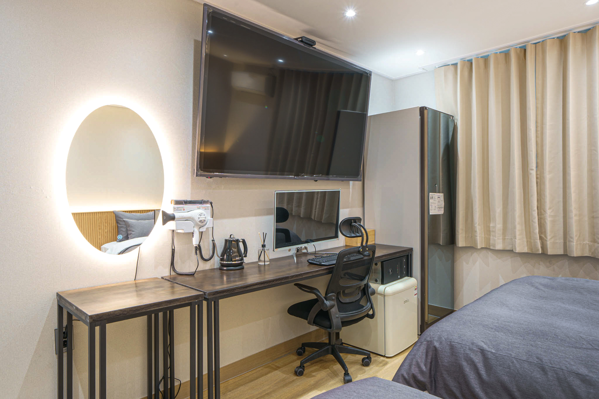 room detail thumbnail 1