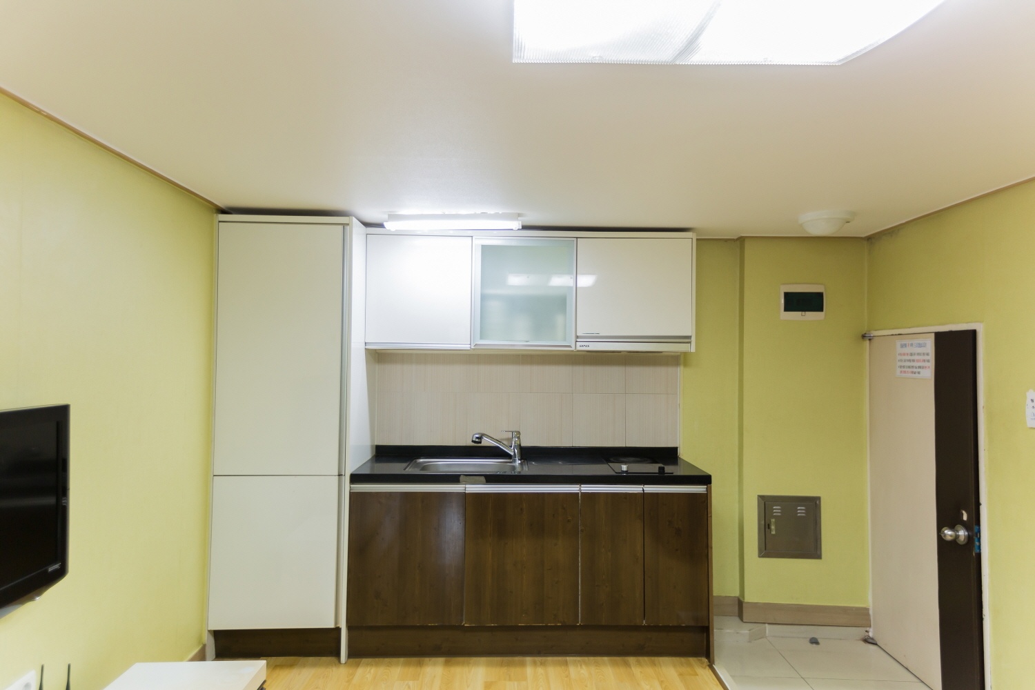 room detail thumbnail 2