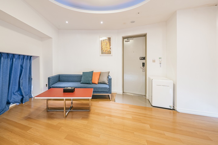 room detail thumbnail 2