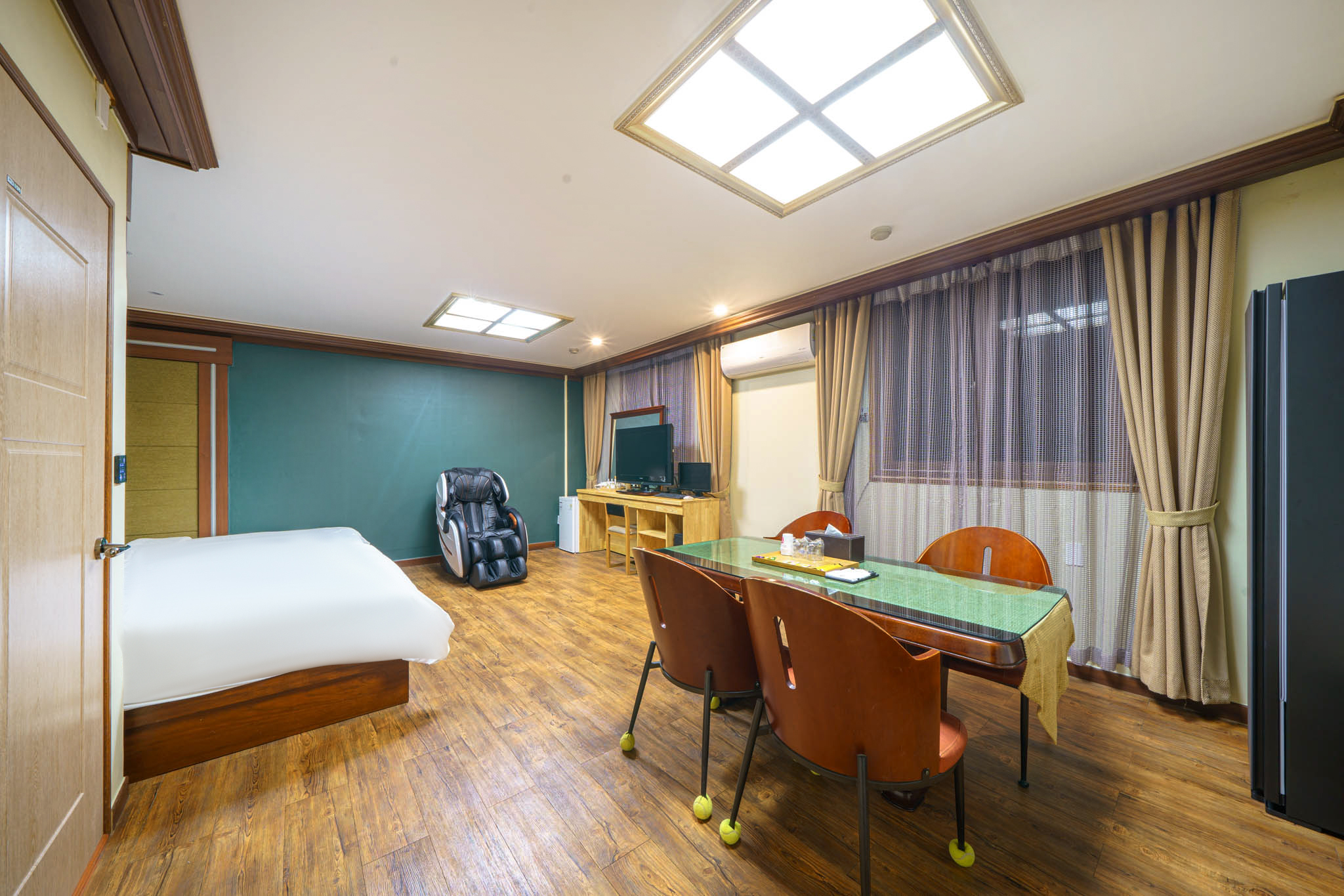 room detail thumbnail 0