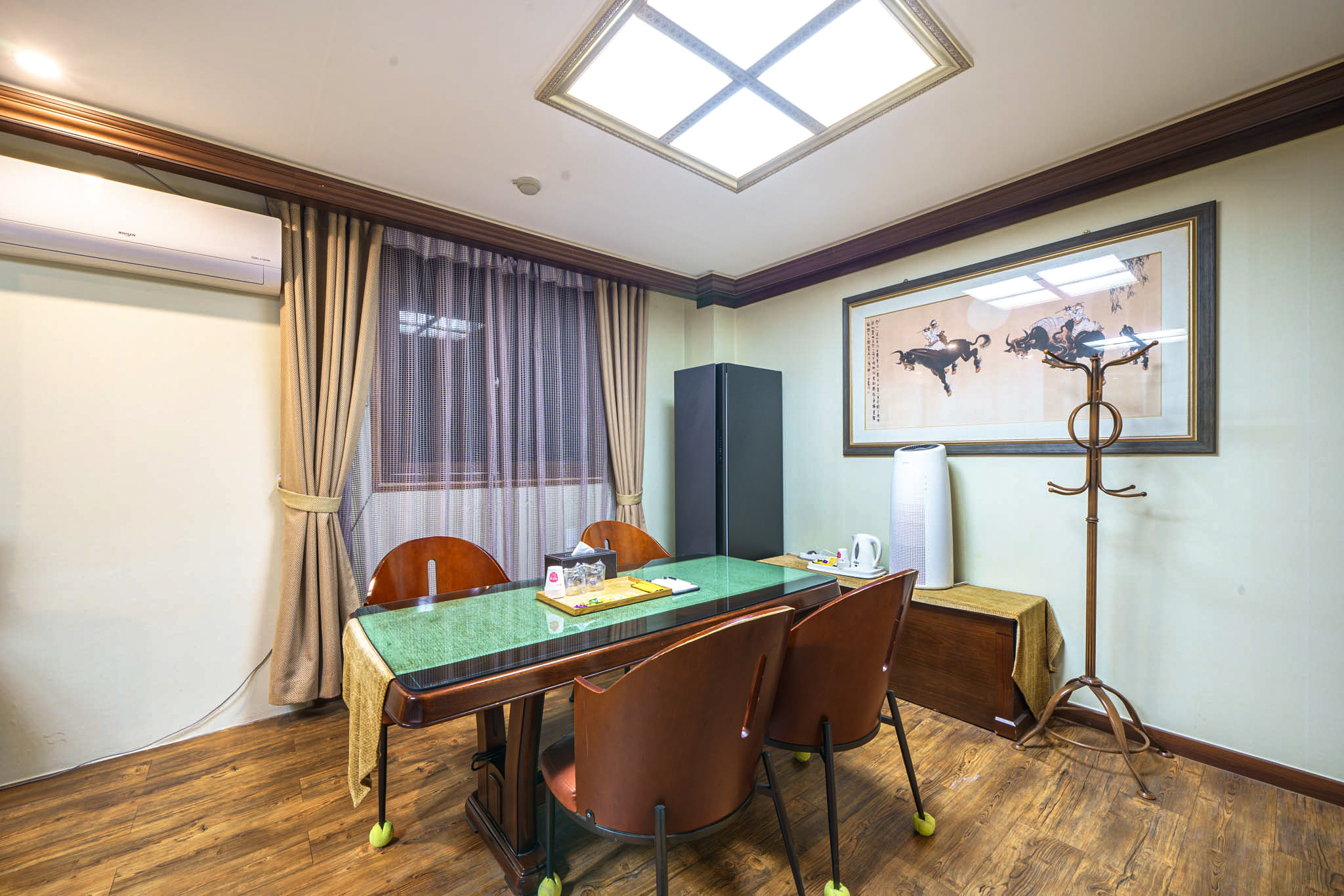 room detail thumbnail 2