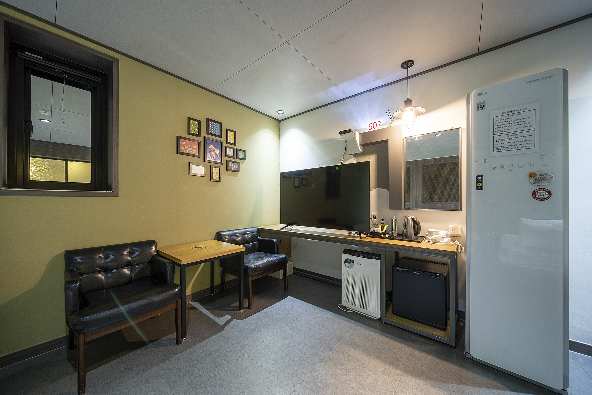 room detail thumbnail 2