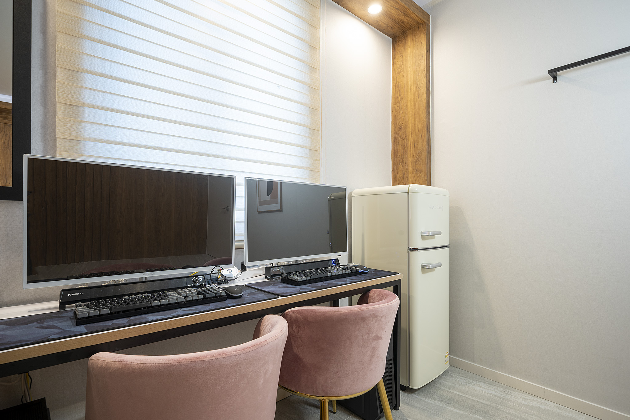 room detail thumbnail 2