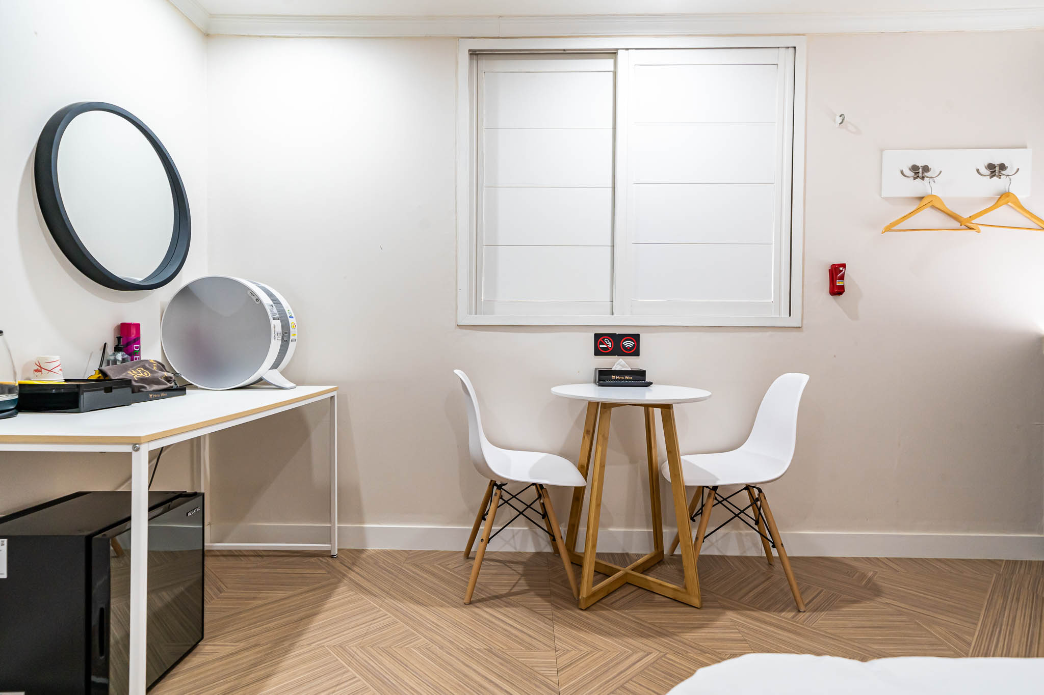 room detail thumbnail 2