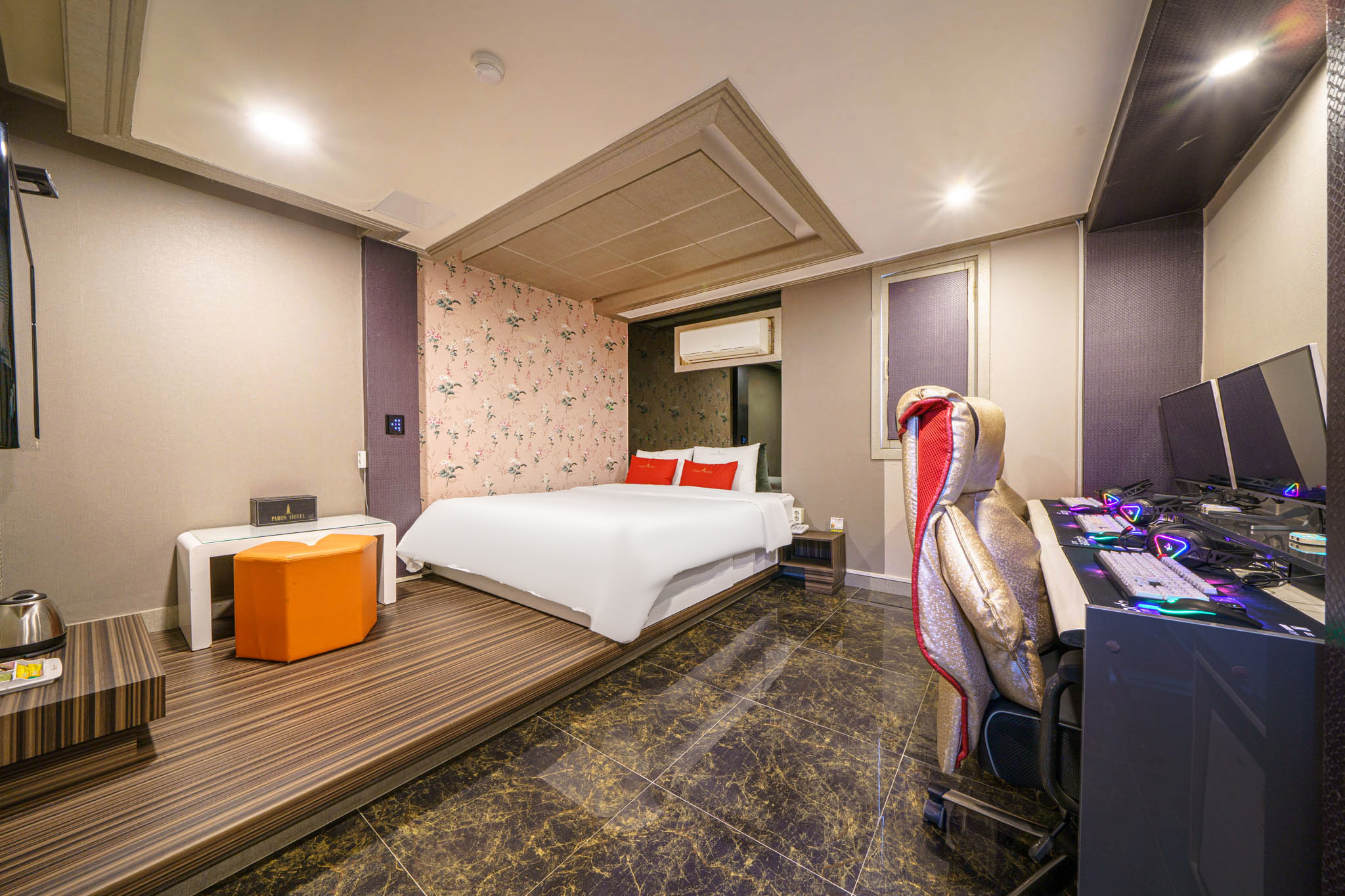 room detail thumbnail 0