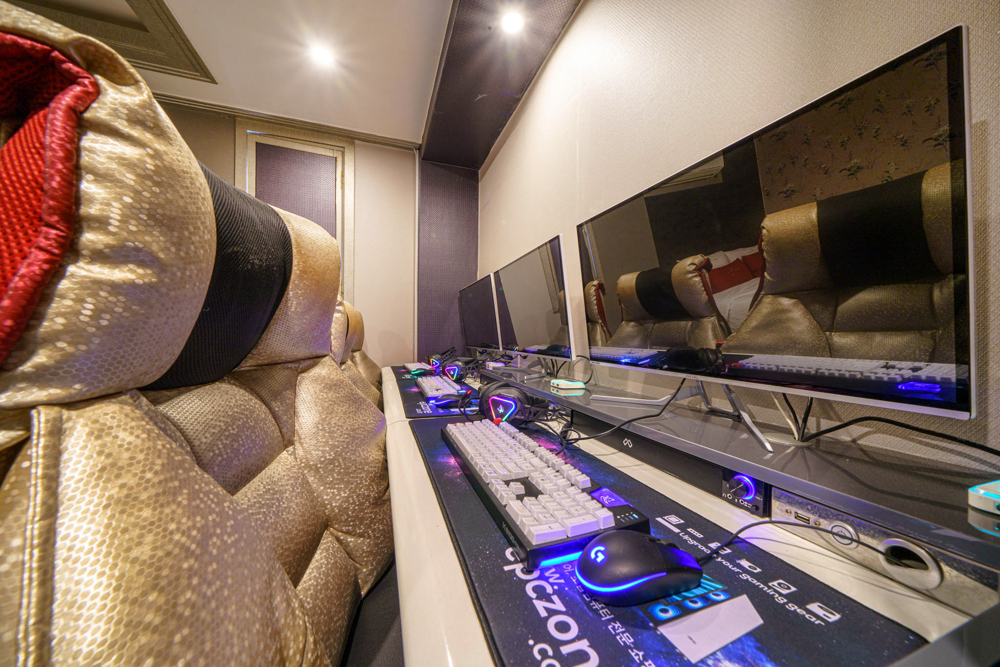 room detail thumbnail 1