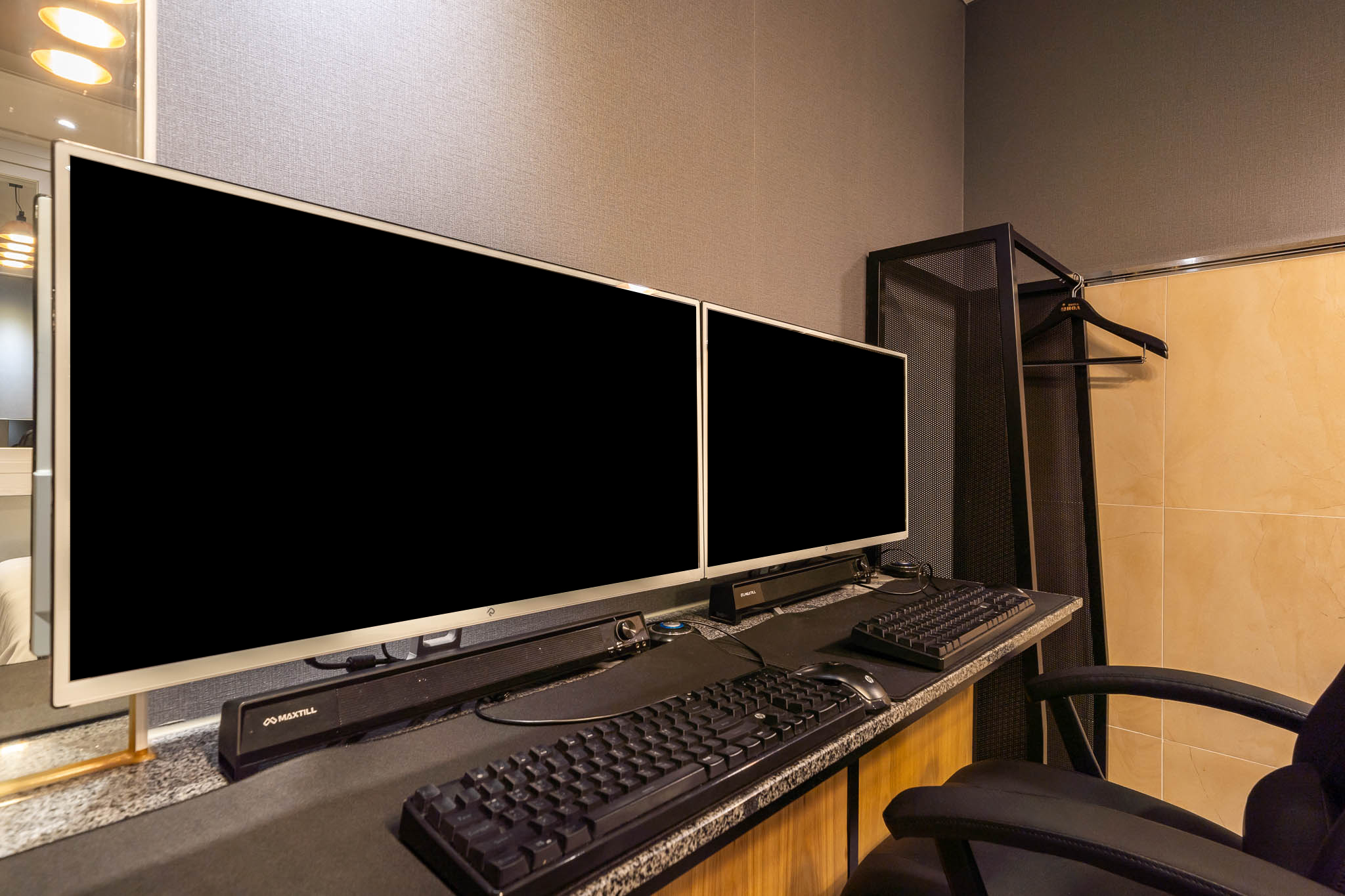 room detail thumbnail 2