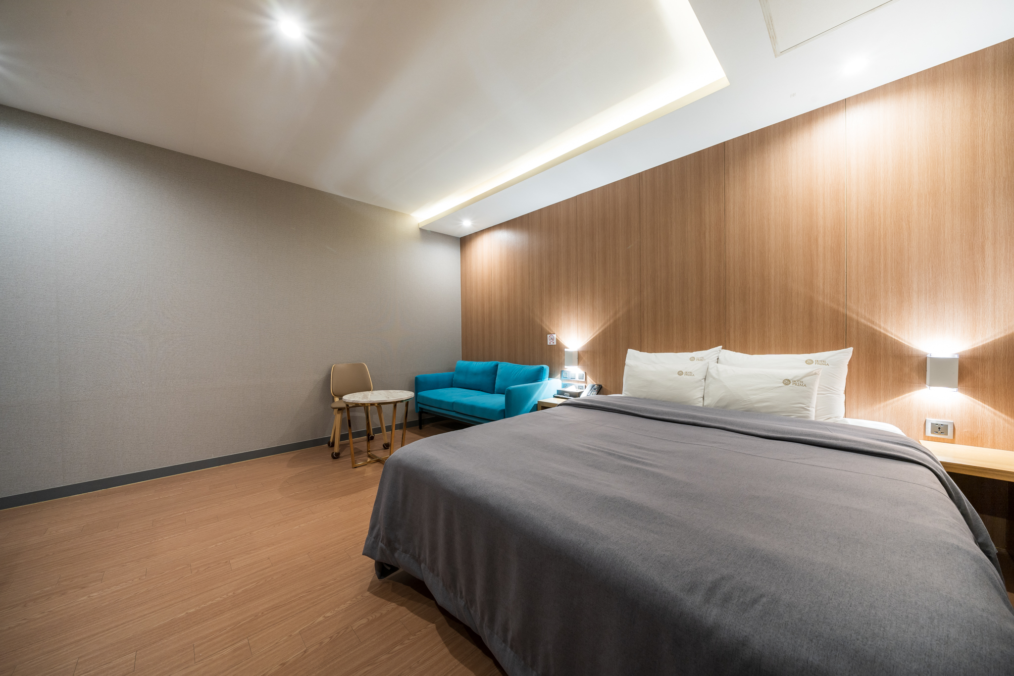room detail thumbnail 1