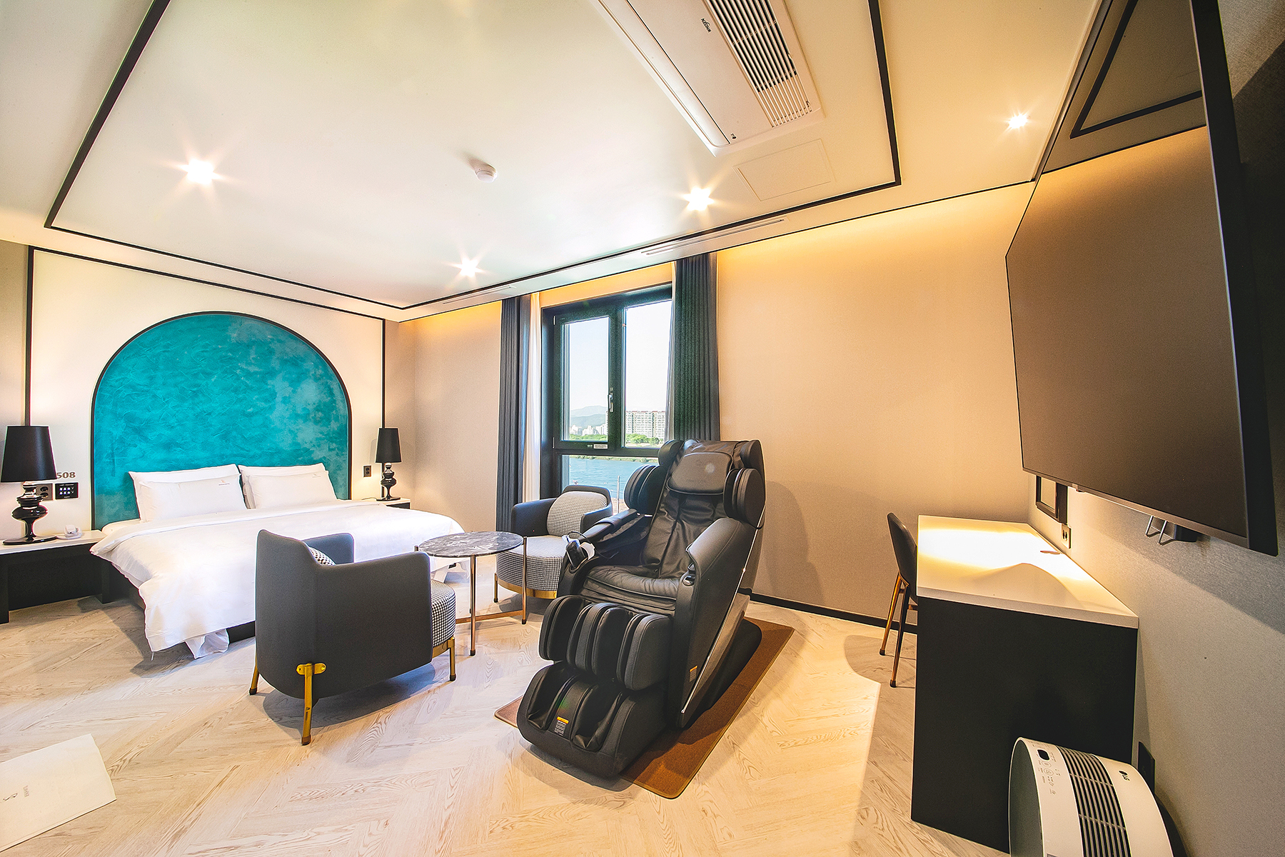 room detail thumbnail 0