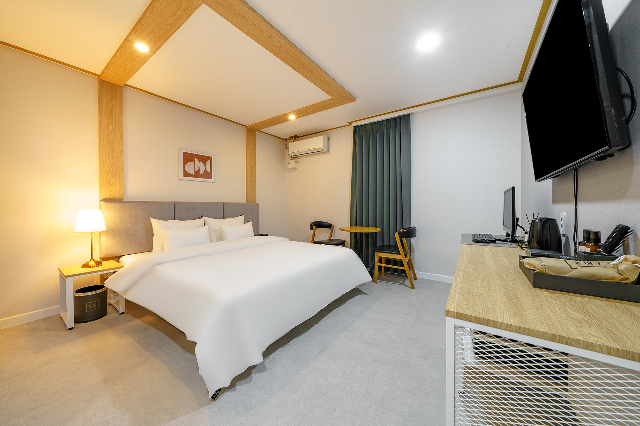 room detail thumbnail 1