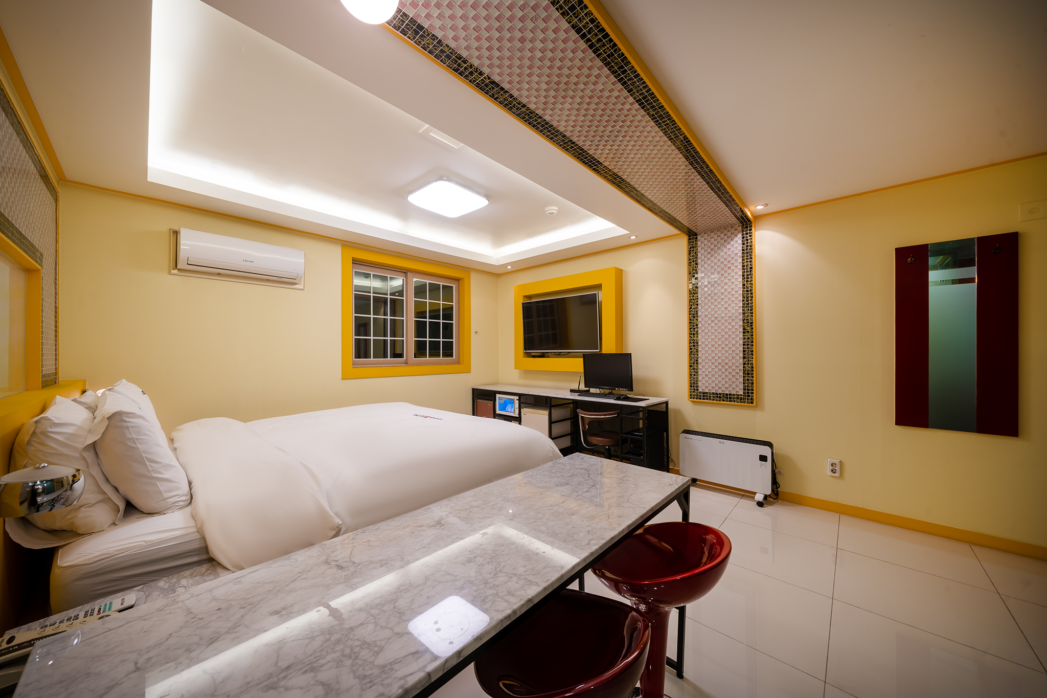 room detail thumbnail 1