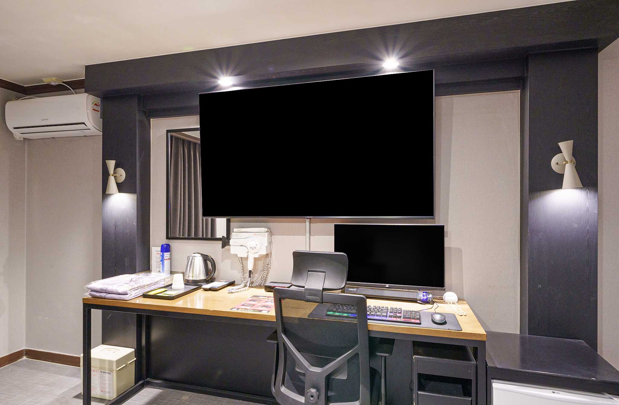 room detail thumbnail 2