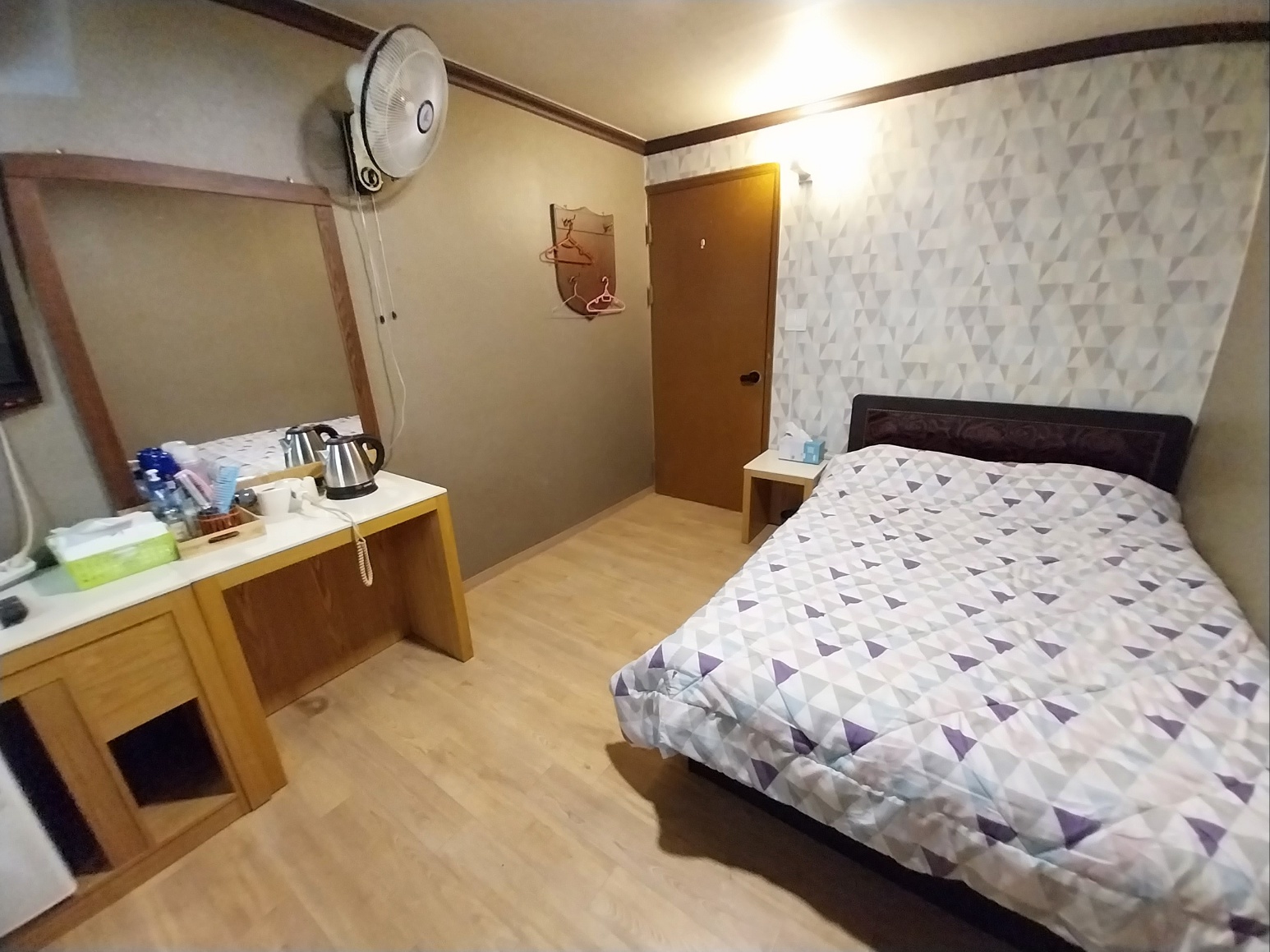 room detail thumbnail 2