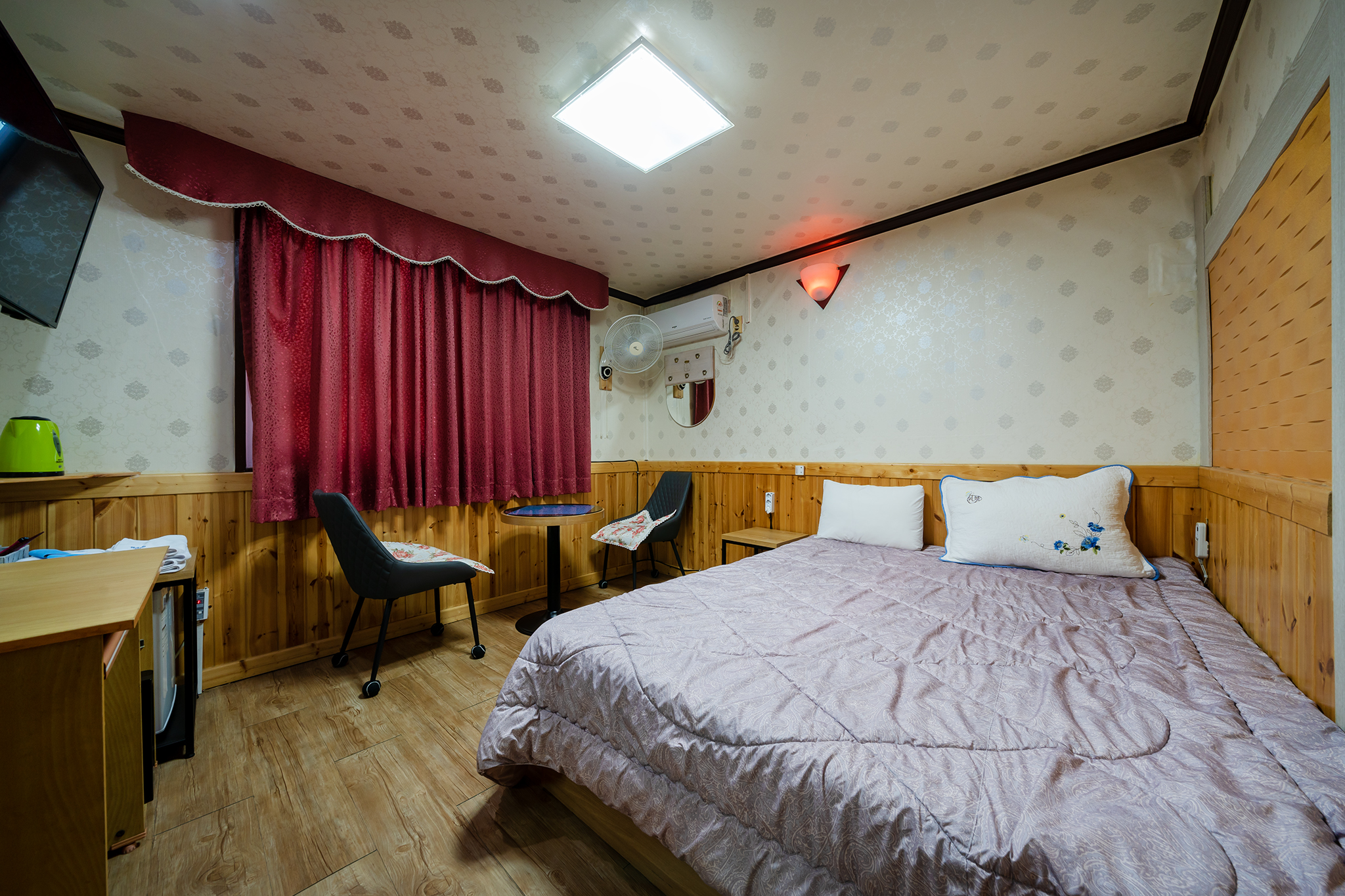 room detail thumbnail 0