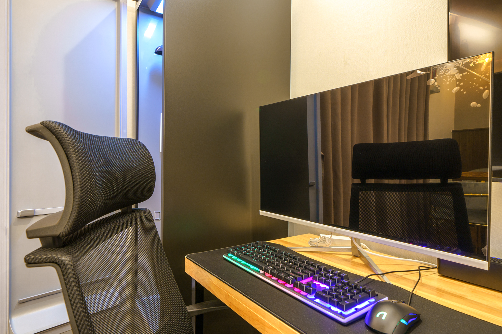 room detail thumbnail 2