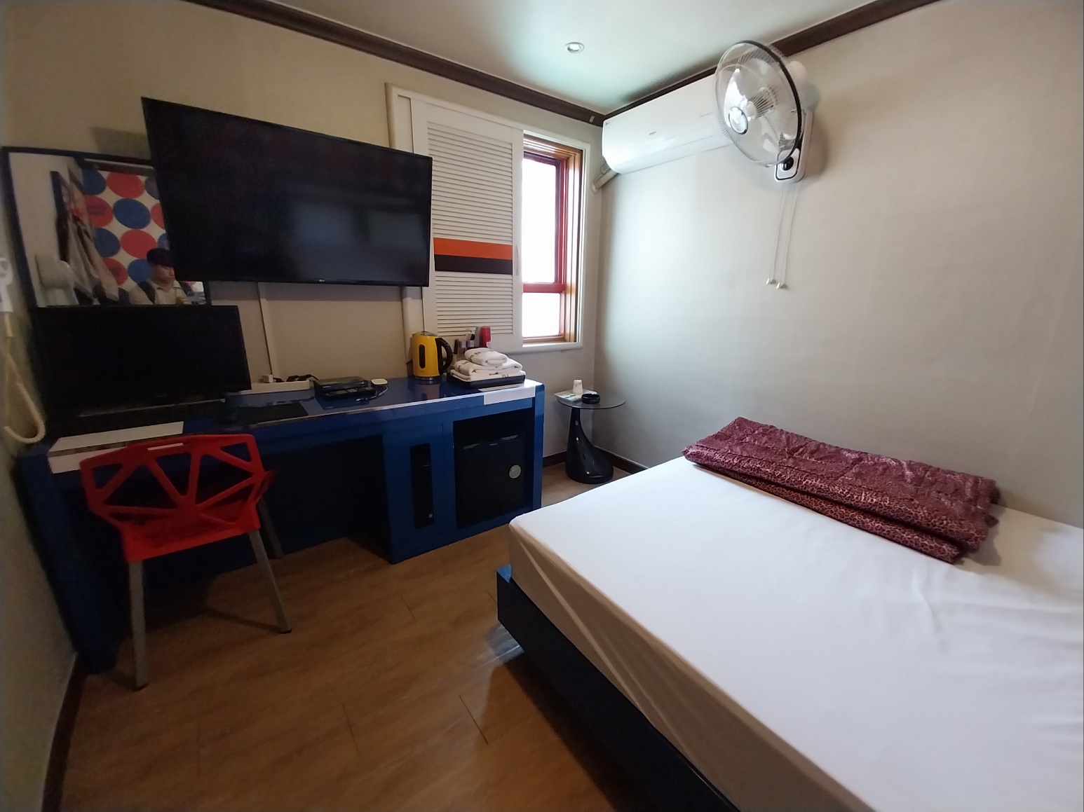 room detail thumbnail 0