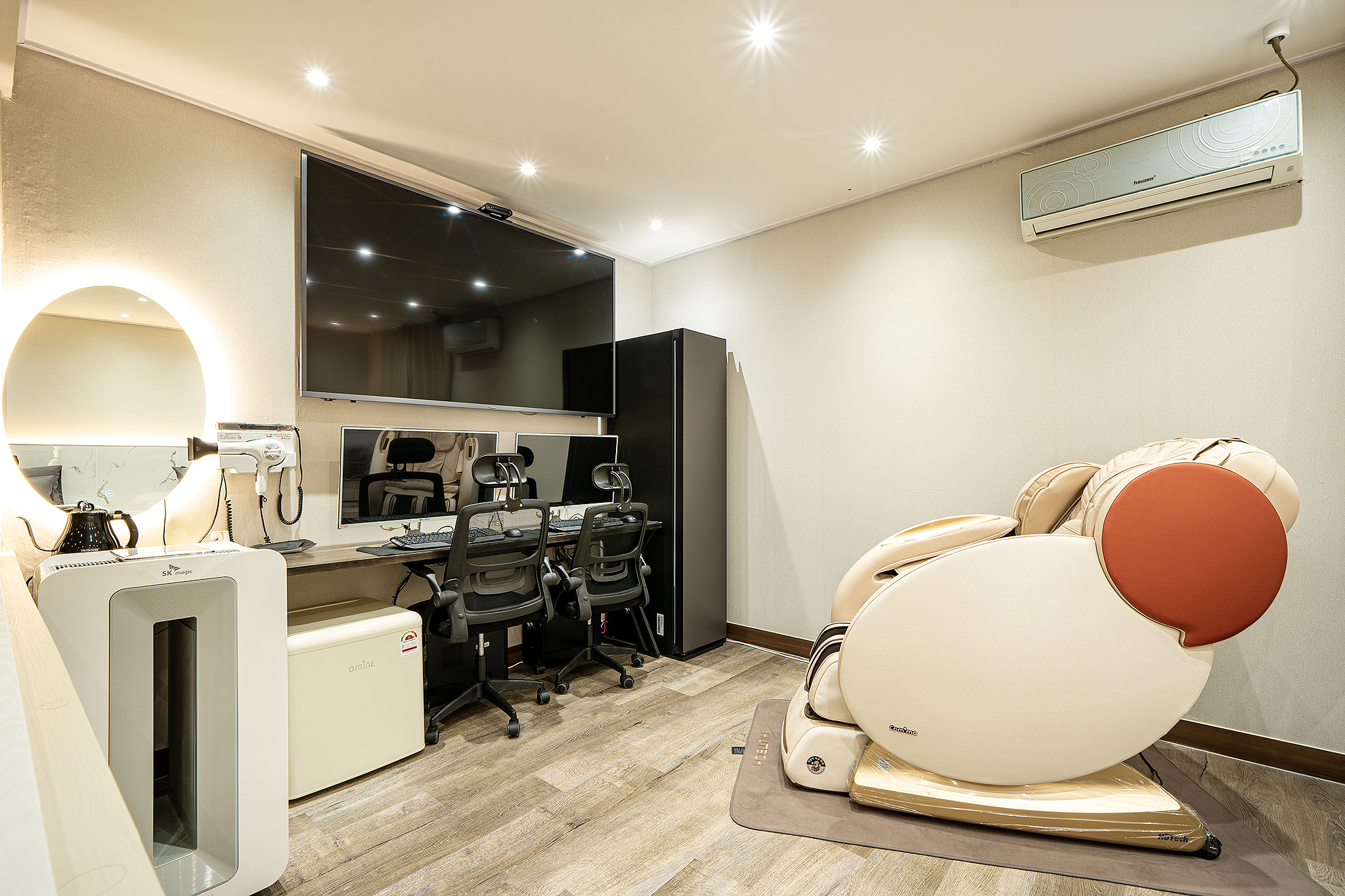 room detail thumbnail 2